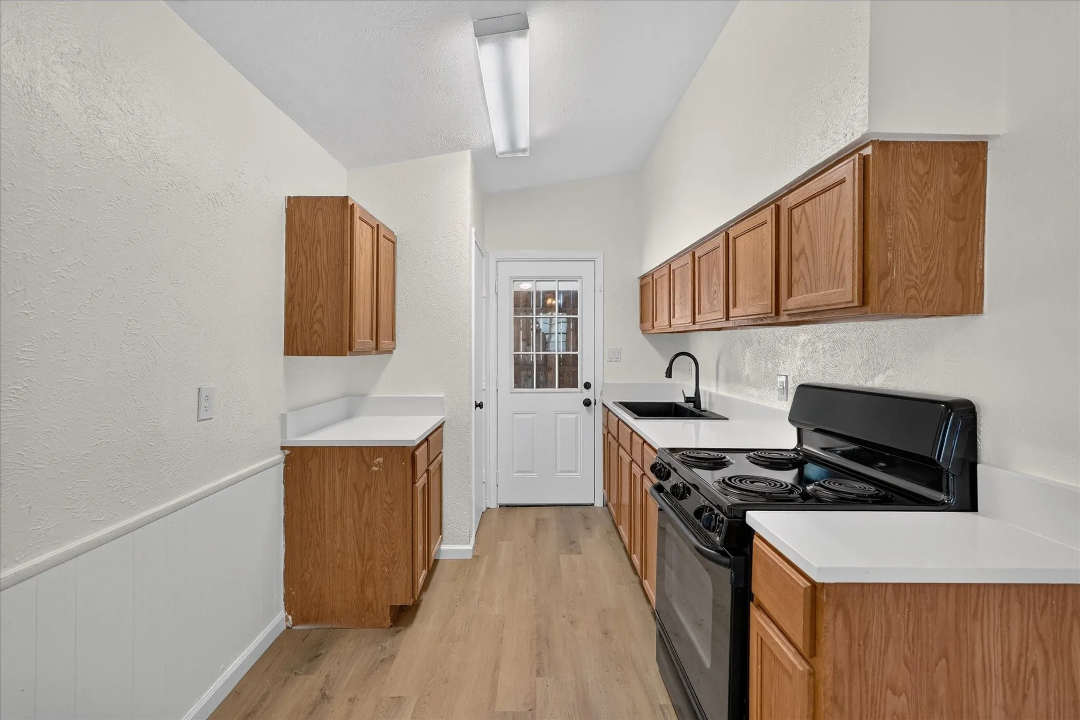 Single Family Residence For Sale in Dallas County , 1018 Jardin Drive, Mesquite, Texas 75149, 3 Bedroom, 1 Bathroom, Garage spaces, 977 Sqft, built in 1955, mls#21392168, Real Estate Agent in Mesquite, Homes For Sale in Dallas county, Homes For Sale in Mesquite, Realtor in Mesquite Texas, Real Estate Brokerage Independent Realty Texas, Luminita Cordes Realtor