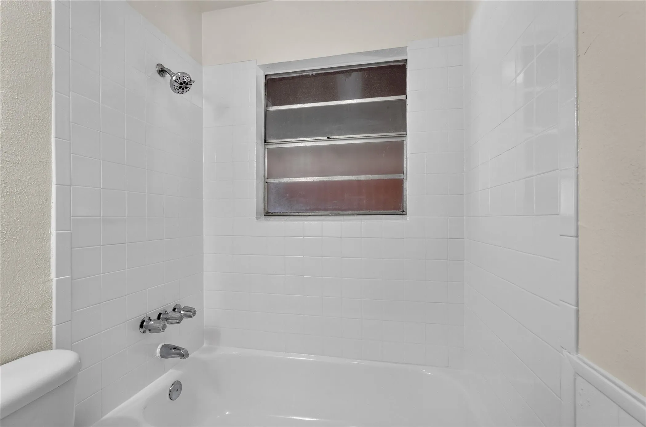 Single Family Residence For Sale in Dallas County , 1018 Jardin Drive, Mesquite, Texas 75149, 3 Bedroom, 1 Bathroom, Garage spaces, 977 Sqft, built in 1955, mls#21392168, Real Estate Agent in Mesquite, Homes For Sale in Dallas county, Homes For Sale in Mesquite, Realtor in Mesquite Texas, Real Estate Brokerage Independent Realty Texas, Luminita Cordes Realtor