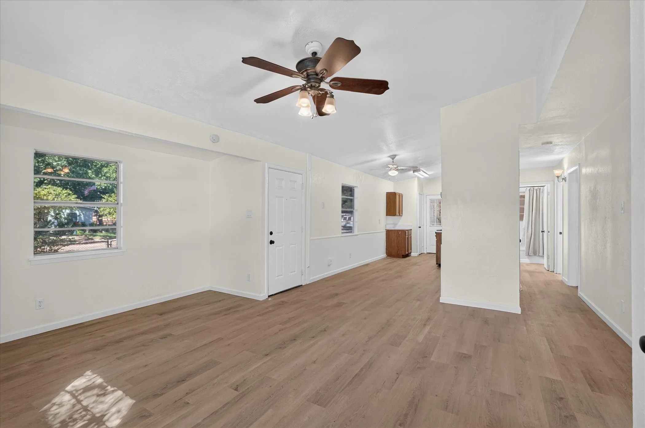 Single Family Residence For Sale in Dallas County , 1018 Jardin Drive, Mesquite, Texas 75149, 3 Bedroom, 1 Bathroom, Garage spaces, 977 Sqft, built in 1955, mls#21392168, Real Estate Agent in Mesquite, Homes For Sale in Dallas county, Homes For Sale in Mesquite, Realtor in Mesquite Texas, Real Estate Brokerage Independent Realty Texas, Luminita Cordes Realtor