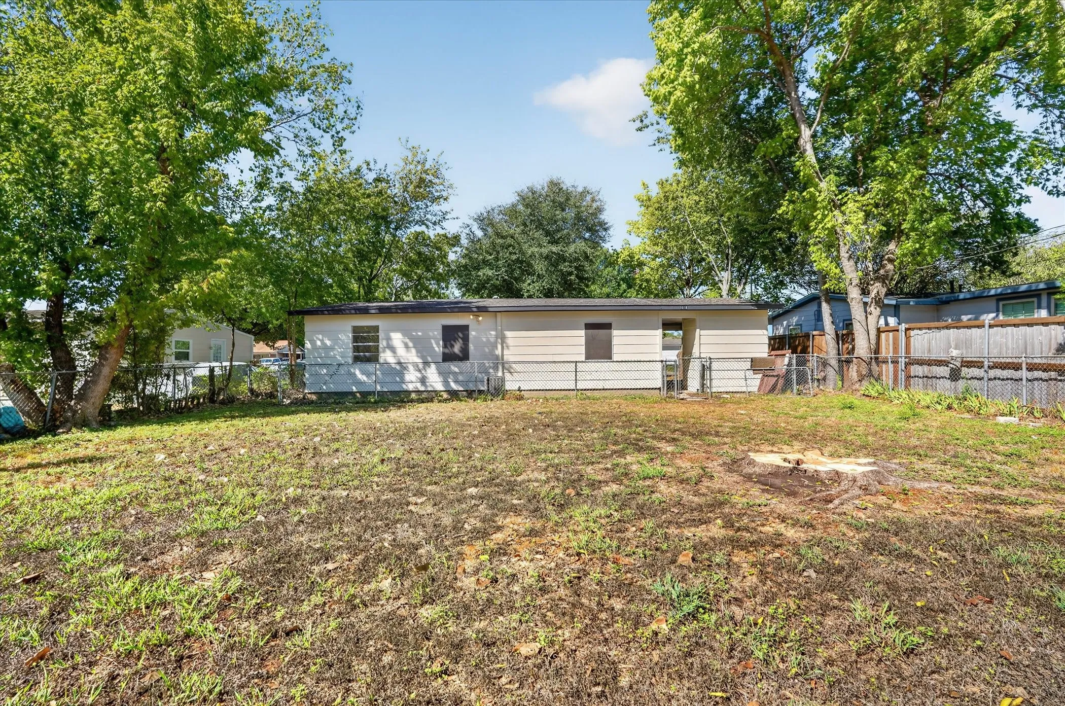 Single Family Residence For Sale in Dallas County , 1018 Jardin Drive, Mesquite, Texas 75149, 3 Bedroom, 1 Bathroom, Garage spaces, 977 Sqft, built in 1955, mls#21392168, Real Estate Agent in Mesquite, Homes For Sale in Dallas county, Homes For Sale in Mesquite, Realtor in Mesquite Texas, Real Estate Brokerage Independent Realty Texas, Luminita Cordes Realtor