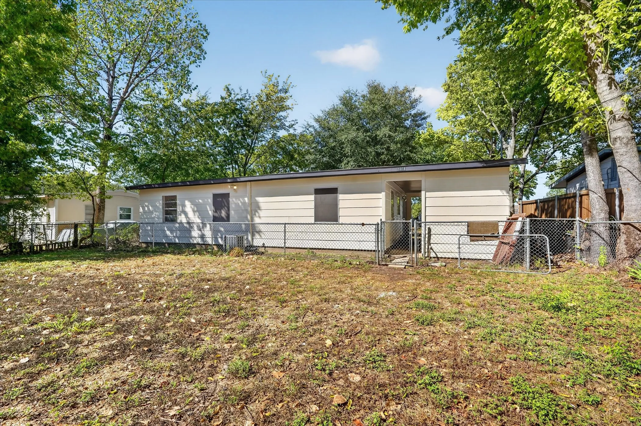 Single Family Residence For Sale in Dallas County , 1018 Jardin Drive, Mesquite, Texas 75149, 3 Bedroom, 1 Bathroom, Garage spaces, 977 Sqft, built in 1955, mls#21392168, Real Estate Agent in Mesquite, Homes For Sale in Dallas county, Homes For Sale in Mesquite, Realtor in Mesquite Texas, Real Estate Brokerage Independent Realty Texas, Luminita Cordes Realtor
