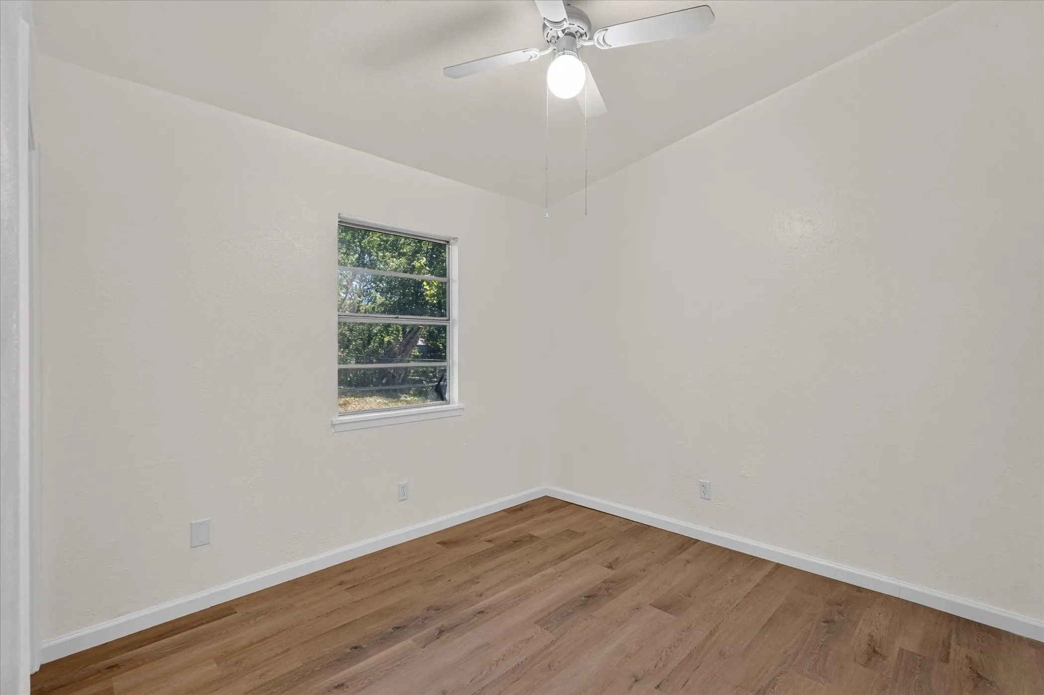 Single Family Residence For Sale in Dallas County , 1018 Jardin Drive, Mesquite, Texas 75149, 3 Bedroom, 1 Bathroom, Garage spaces, 977 Sqft, built in 1955, mls#21392168, Real Estate Agent in Mesquite, Homes For Sale in Dallas county, Homes For Sale in Mesquite, Realtor in Mesquite Texas, Real Estate Brokerage Independent Realty Texas, Luminita Cordes Realtor