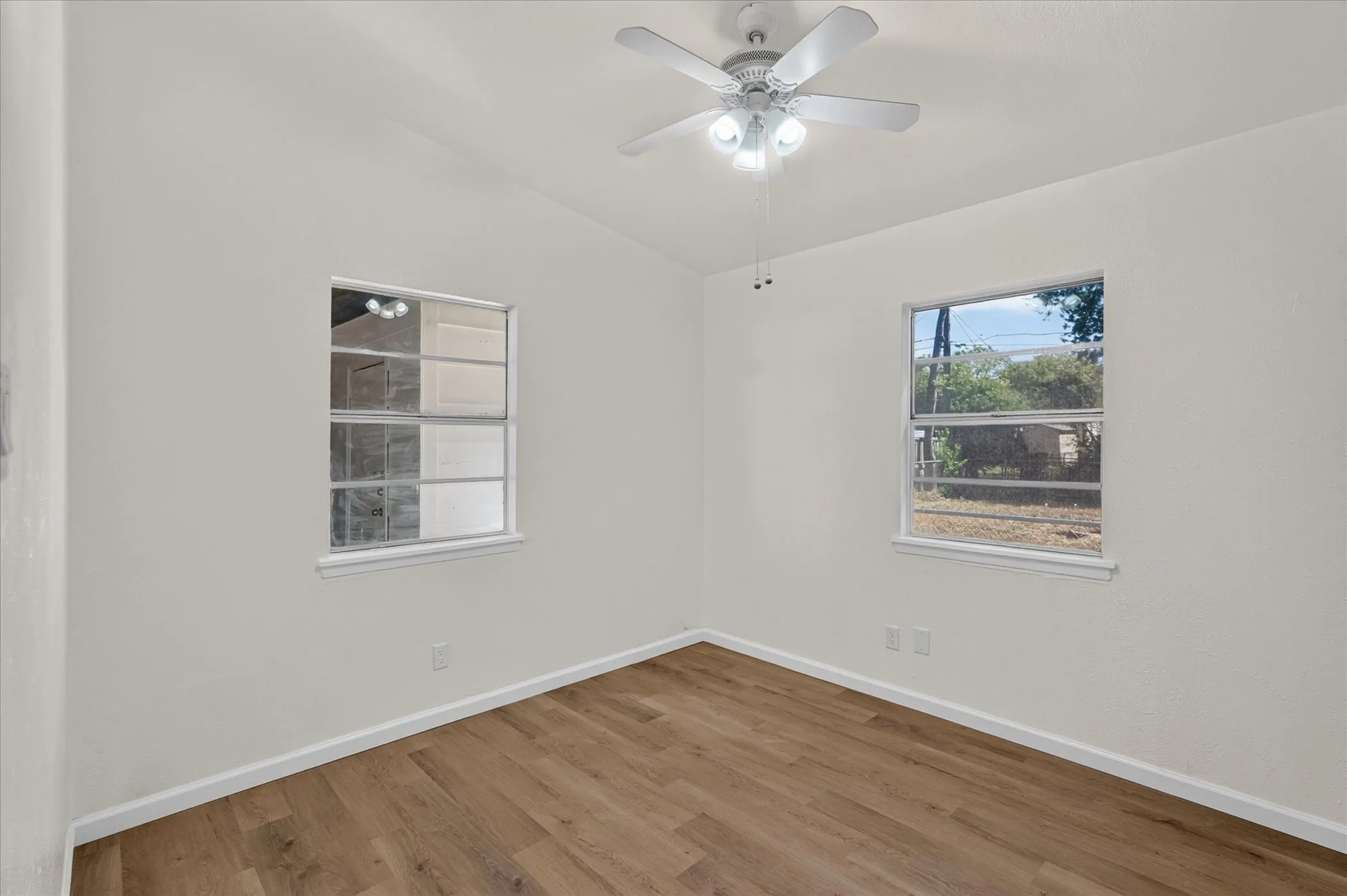 Single Family Residence For Sale in Dallas County , 1018 Jardin Drive, Mesquite, Texas 75149, 3 Bedroom, 1 Bathroom, Garage spaces, 977 Sqft, built in 1955, mls#21392168, Real Estate Agent in Mesquite, Homes For Sale in Dallas county, Homes For Sale in Mesquite, Realtor in Mesquite Texas, Real Estate Brokerage Independent Realty Texas, Luminita Cordes Realtor
