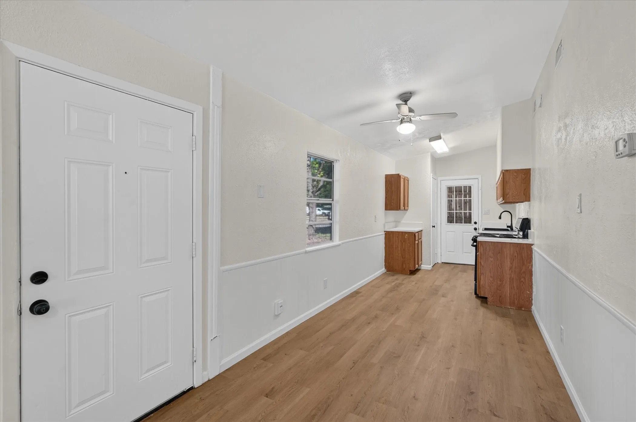 Single Family Residence For Sale in Dallas County , 1018 Jardin Drive, Mesquite, Texas 75149, 3 Bedroom, 1 Bathroom, Garage spaces, 977 Sqft, built in 1955, mls#21392168, Real Estate Agent in Mesquite, Homes For Sale in Dallas county, Homes For Sale in Mesquite, Realtor in Mesquite Texas, Real Estate Brokerage Independent Realty Texas, Luminita Cordes Realtor