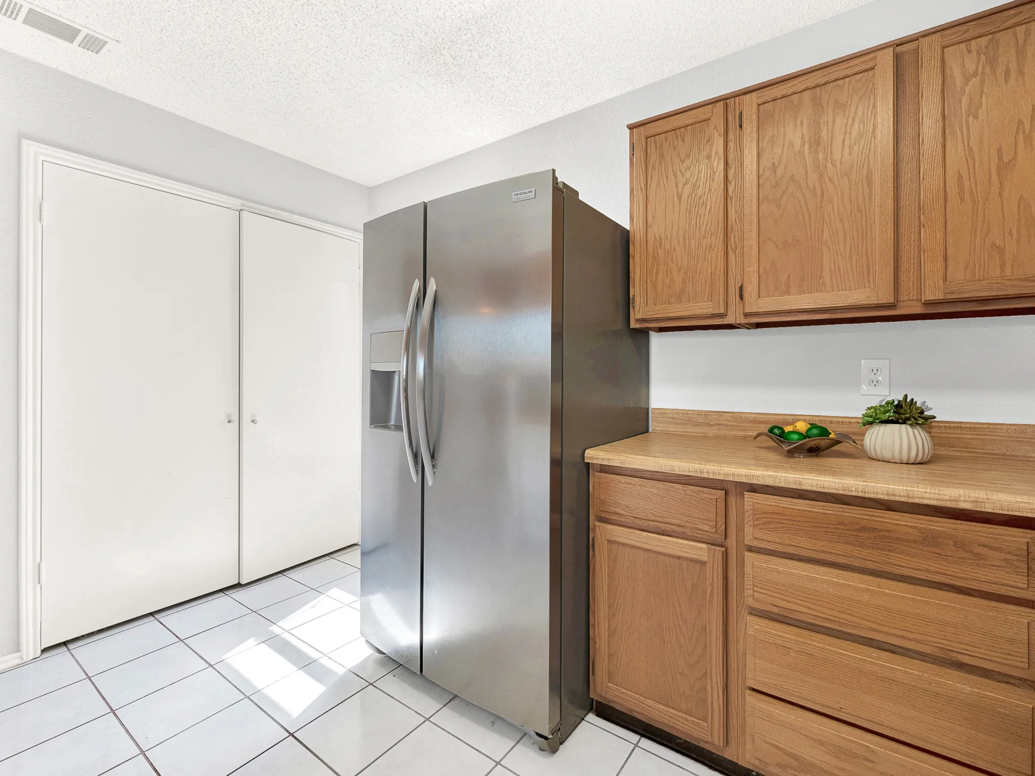 Single Family Residence For Sale in Dallas County , 3419 Orchid Lane, Rowlett, Texas 75089, 3 Bedroom, 2 Bathroom, 2 Garage spaces, 1,906 Sqft, built in 1986, mls#21398570, Real Estate Agent in Rowlett, Homes For Sale in Dallas county, Homes For Sale in Rowlett, Realtor in Rowlett Texas, Real Estate Brokerage Independent Realty Texas, Luminita Cordes Realtor