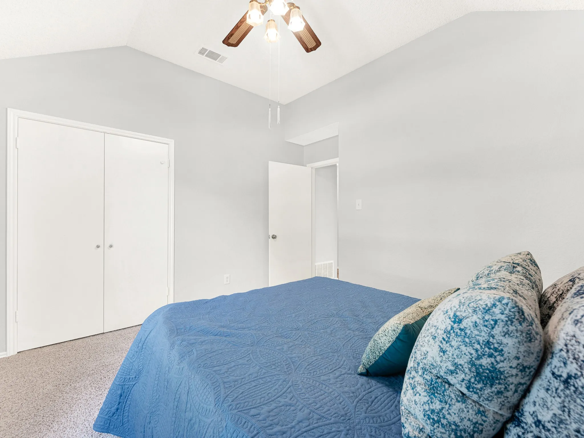 Single Family Residence For Sale in Dallas County , 3419 Orchid Lane, Rowlett, Texas 75089, 3 Bedroom, 2 Bathroom, 2 Garage spaces, 1,906 Sqft, built in 1986, mls#21398570, Real Estate Agent in Rowlett, Homes For Sale in Dallas county, Homes For Sale in Rowlett, Realtor in Rowlett Texas, Real Estate Brokerage Independent Realty Texas, Luminita Cordes Realtor