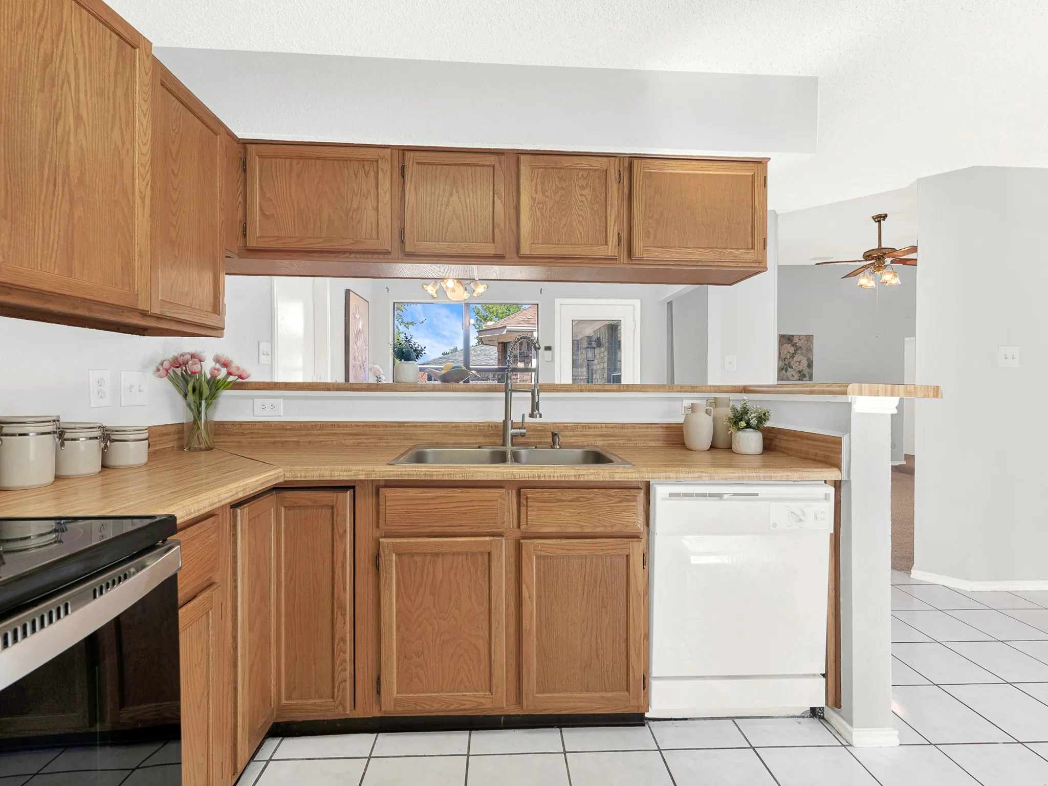 Single Family Residence For Sale in Dallas County , 3419 Orchid Lane, Rowlett, Texas 75089, 3 Bedroom, 2 Bathroom, 2 Garage spaces, 1,906 Sqft, built in 1986, mls#21398570, Real Estate Agent in Rowlett, Homes For Sale in Dallas county, Homes For Sale in Rowlett, Realtor in Rowlett Texas, Real Estate Brokerage Independent Realty Texas, Luminita Cordes Realtor