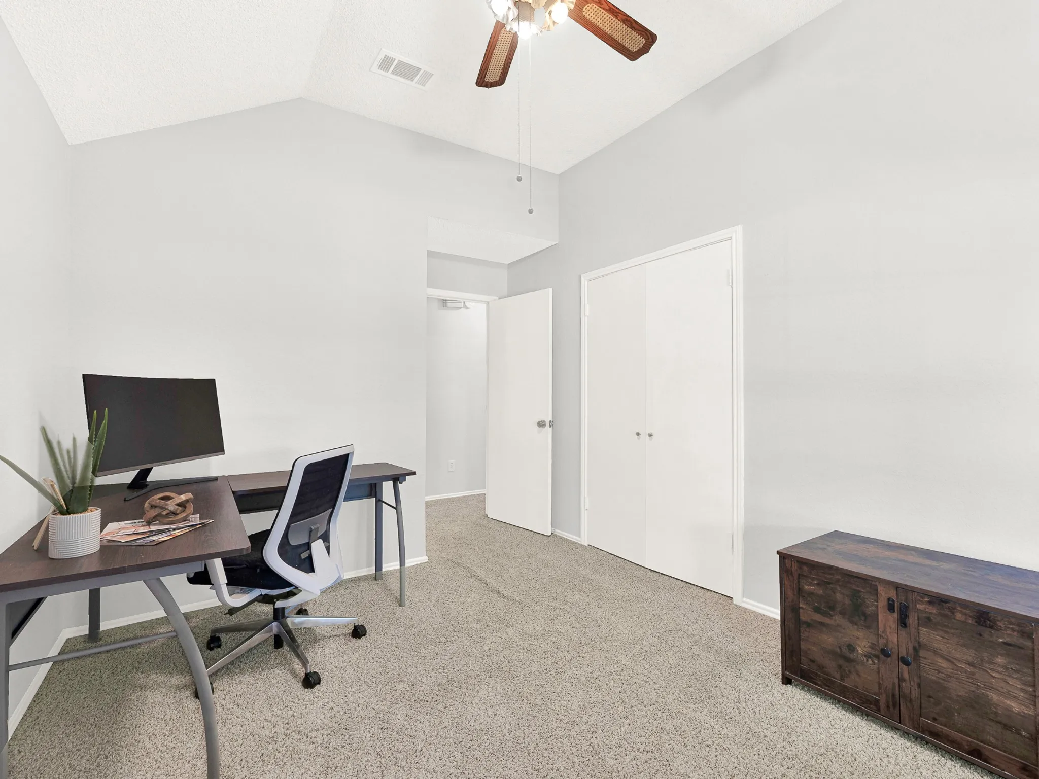 Single Family Residence For Sale in Dallas County , 3419 Orchid Lane, Rowlett, Texas 75089, 3 Bedroom, 2 Bathroom, 2 Garage spaces, 1,906 Sqft, built in 1986, mls#21398570, Real Estate Agent in Rowlett, Homes For Sale in Dallas county, Homes For Sale in Rowlett, Realtor in Rowlett Texas, Real Estate Brokerage Independent Realty Texas, Luminita Cordes Realtor