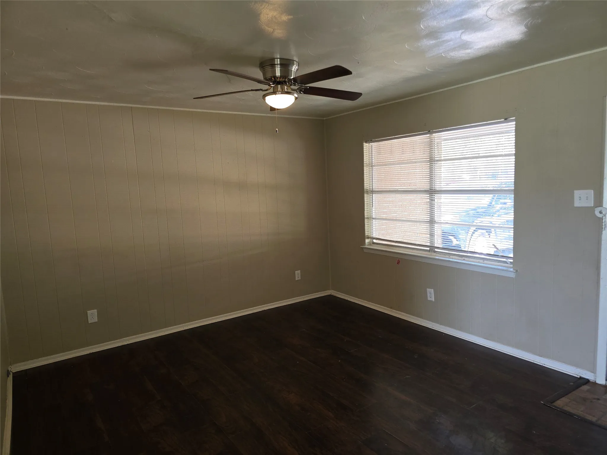 Single Family Residence For Sale in Dallas County , 3609 Edgebrook Drive, Mesquite, Texas 75150, 3 Bedroom, 1 Bathroom, 1 Garage spaces, 928 Sqft, built in 1960, mls#21406171, Real Estate Agent in Mesquite, Homes For Sale in Dallas county, Homes For Sale in Mesquite, Realtor in Mesquite Texas, Real Estate Brokerage Independent Realty Texas, Luminita Cordes Realtor