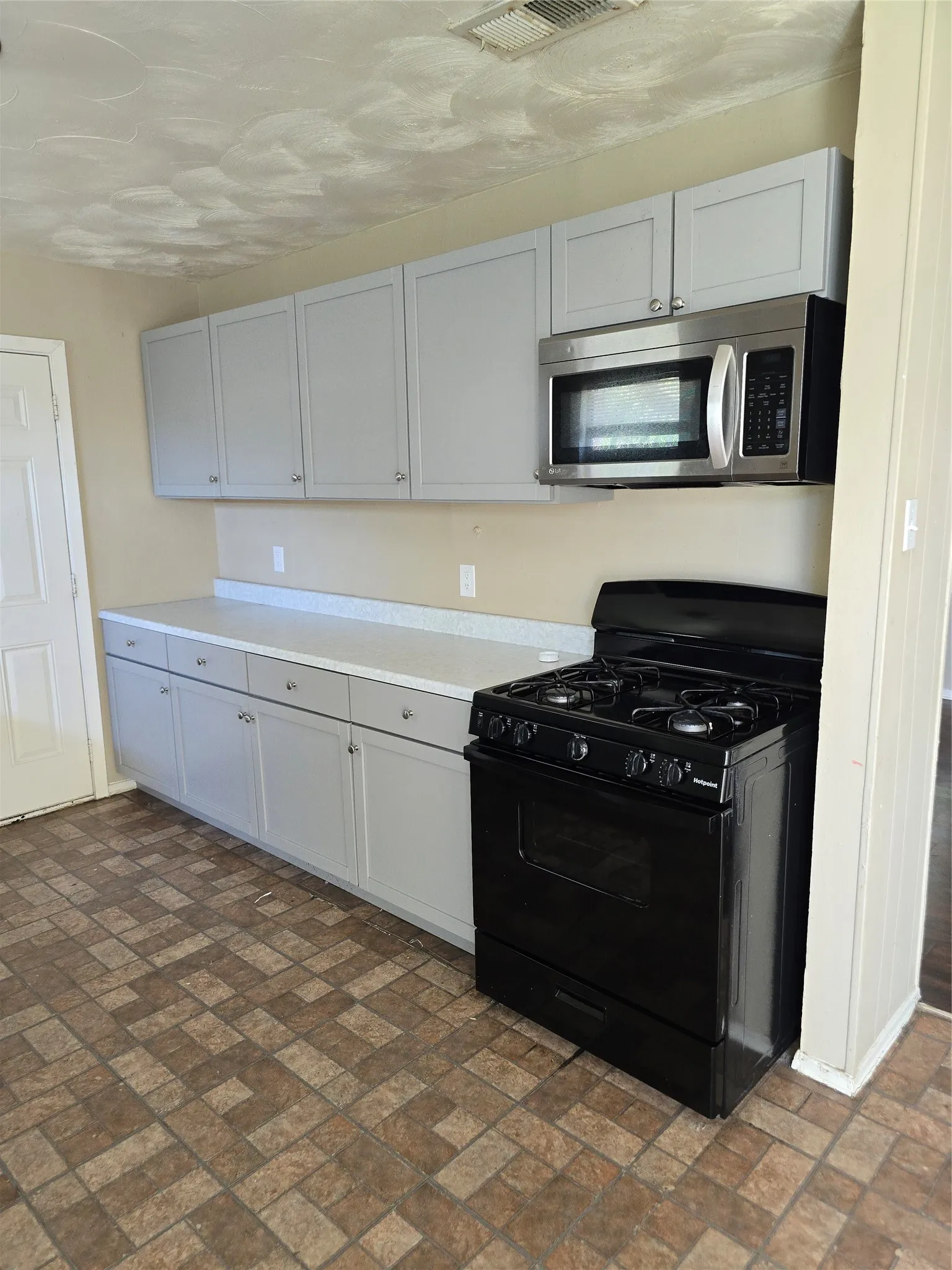 Single Family Residence For Sale in Dallas County , 3609 Edgebrook Drive, Mesquite, Texas 75150, 3 Bedroom, 1 Bathroom, 1 Garage spaces, 928 Sqft, built in 1960, mls#21406171, Real Estate Agent in Mesquite, Homes For Sale in Dallas county, Homes For Sale in Mesquite, Realtor in Mesquite Texas, Real Estate Brokerage Independent Realty Texas, Luminita Cordes Realtor
