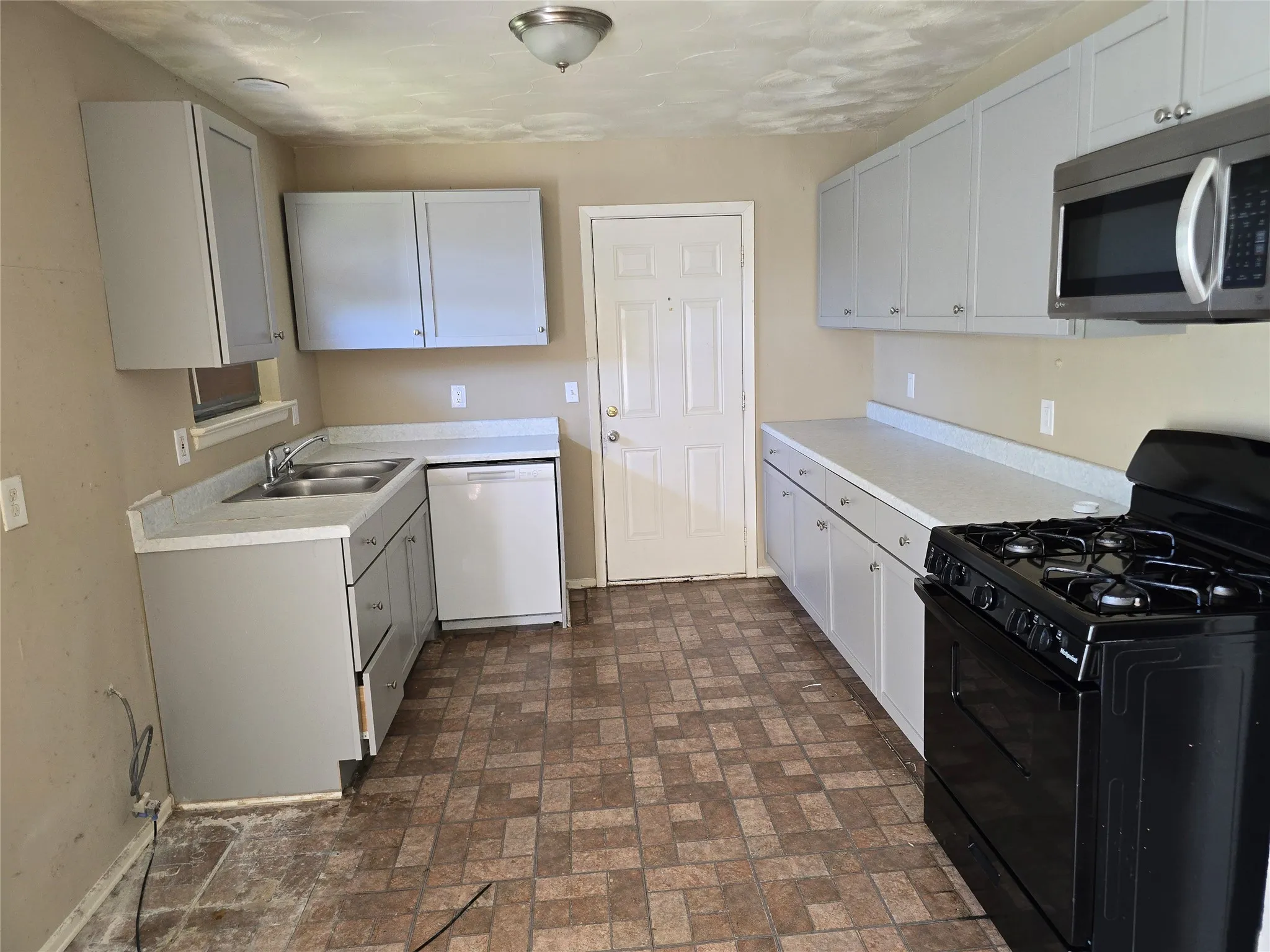 Single Family Residence For Sale in Dallas County , 3609 Edgebrook Drive, Mesquite, Texas 75150, 3 Bedroom, 1 Bathroom, 1 Garage spaces, 928 Sqft, built in 1960, mls#21406171, Real Estate Agent in Mesquite, Homes For Sale in Dallas county, Homes For Sale in Mesquite, Realtor in Mesquite Texas, Real Estate Brokerage Independent Realty Texas, Luminita Cordes Realtor