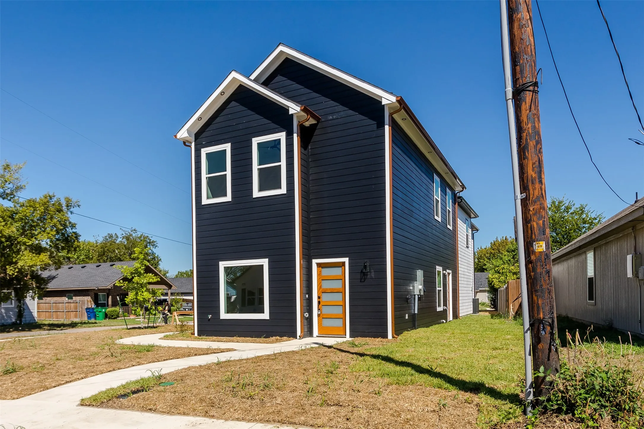 Single Family Residence For Rent in Ellis County , 300 Henry Street, Waxahachie, Texas 75165, 3 Bedroom, 3 Bathroom, Garage spaces, 1,500 Sqft, built in 2026, mls#21405316, Real Estate Agent in Waxahachie, Homes For Rent in Ellis county, Homes For Rent in Waxahachie, Realtor in Waxahachie Texas, Real Estate Brokerage Independent Realty Texas, Luminita Cordes Realtor
