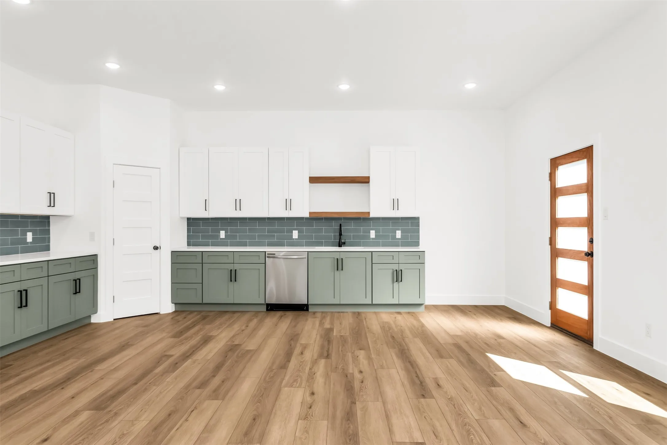 Single Family Residence For Rent in Ellis County , 300 Henry Street, Waxahachie, Texas 75165, 3 Bedroom, 3 Bathroom, Garage spaces, 1,500 Sqft, built in 2026, mls#21405316, Real Estate Agent in Waxahachie, Homes For Rent in Ellis county, Homes For Rent in Waxahachie, Realtor in Waxahachie Texas, Real Estate Brokerage Independent Realty Texas, Luminita Cordes Realtor