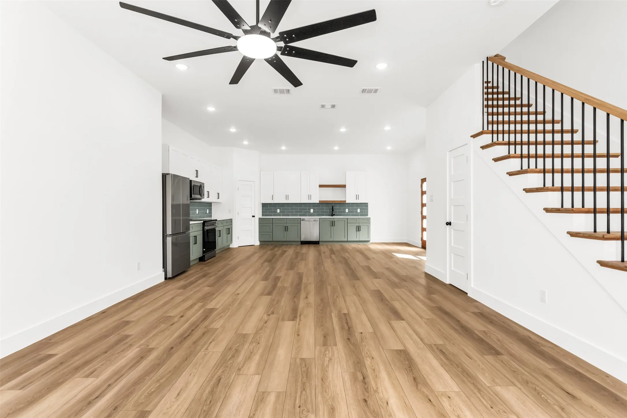 Single Family Residence For Rent in Ellis County , 300 Henry Street, Waxahachie, Texas 75165, 3 Bedroom, 3 Bathroom, Garage spaces, 1,500 Sqft, built in 2026, mls#21405316, Real Estate Agent in Waxahachie, Homes For Rent in Ellis county, Homes For Rent in Waxahachie, Realtor in Waxahachie Texas, Real Estate Brokerage Independent Realty Texas, Luminita Cordes Realtor