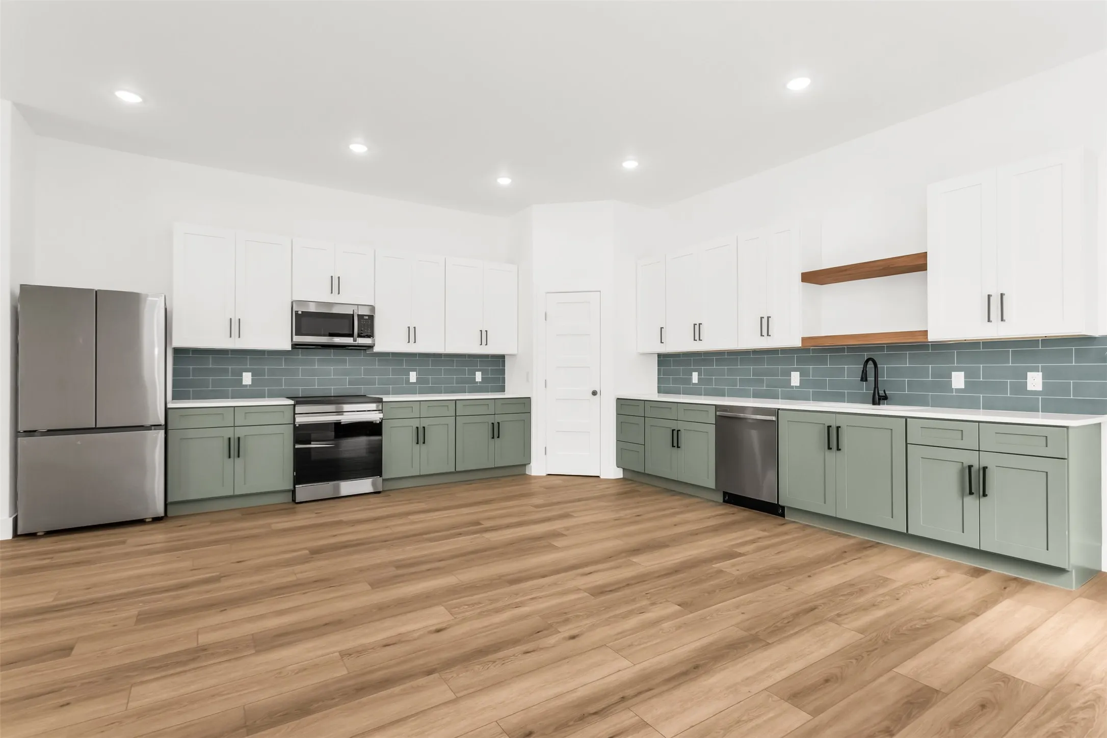 Single Family Residence For Rent in Ellis County , 300 Henry Street, Waxahachie, Texas 75165, 3 Bedroom, 3 Bathroom, Garage spaces, 1,500 Sqft, built in 2026, mls#21405316, Real Estate Agent in Waxahachie, Homes For Rent in Ellis county, Homes For Rent in Waxahachie, Realtor in Waxahachie Texas, Real Estate Brokerage Independent Realty Texas, Luminita Cordes Realtor