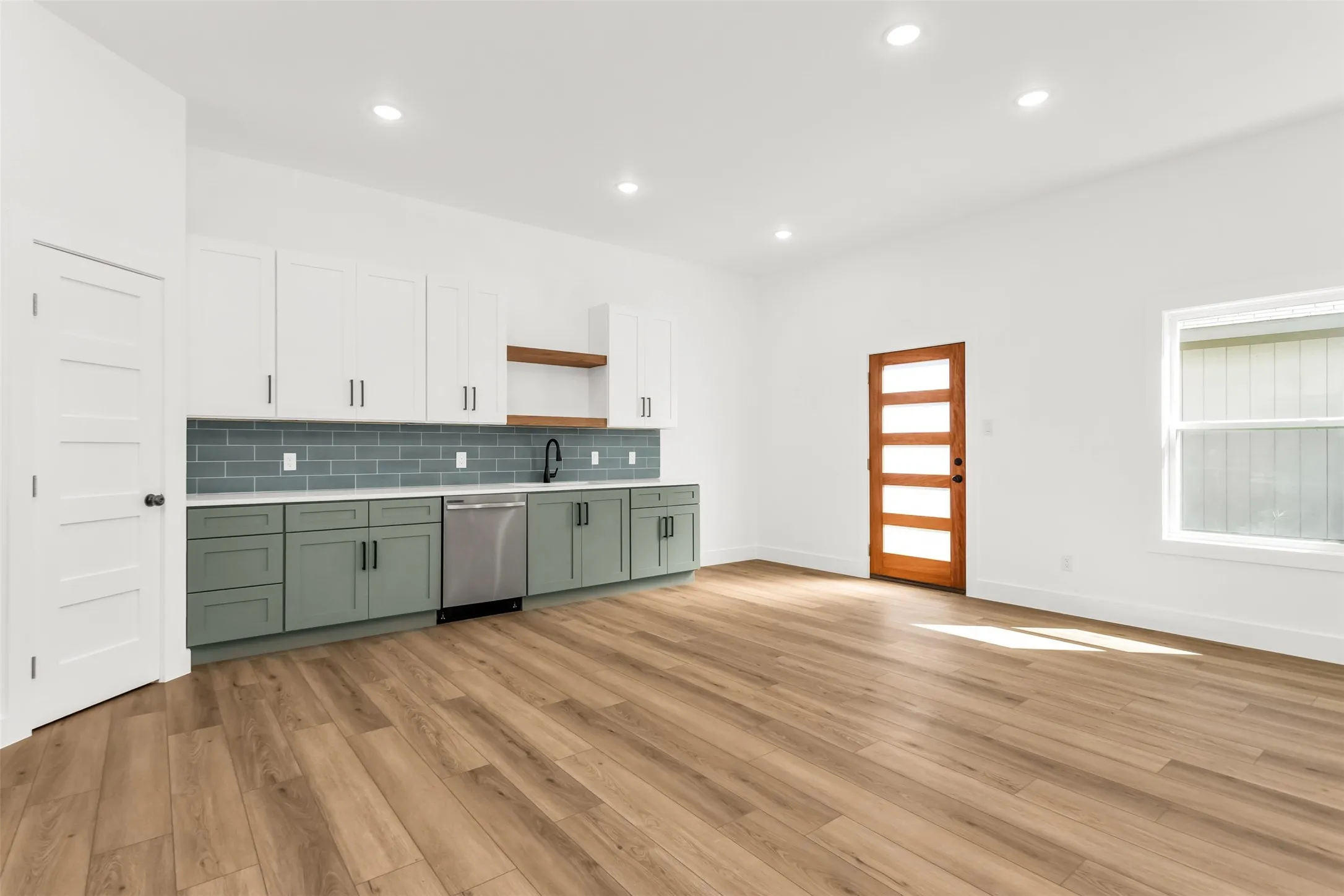 Single Family Residence For Rent in Ellis County , 300 Henry Street, Waxahachie, Texas 75165, 3 Bedroom, 3 Bathroom, Garage spaces, 1,500 Sqft, built in 2026, mls#21405316, Real Estate Agent in Waxahachie, Homes For Rent in Ellis county, Homes For Rent in Waxahachie, Realtor in Waxahachie Texas, Real Estate Brokerage Independent Realty Texas, Luminita Cordes Realtor