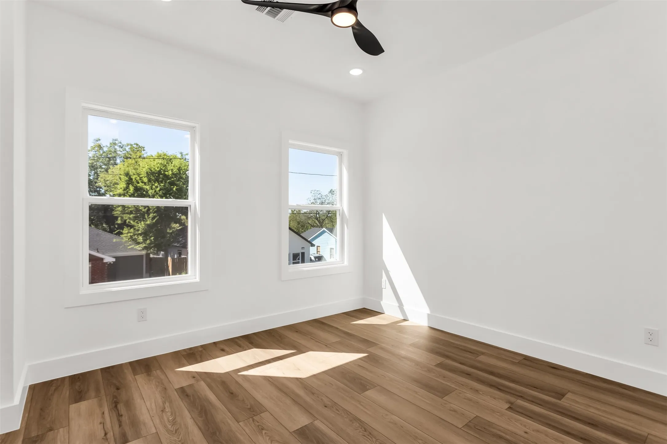 Single Family Residence For Rent in Ellis County , 300 Henry Street, Waxahachie, Texas 75165, 3 Bedroom, 3 Bathroom, Garage spaces, 1,500 Sqft, built in 2026, mls#21405316, Real Estate Agent in Waxahachie, Homes For Rent in Ellis county, Homes For Rent in Waxahachie, Realtor in Waxahachie Texas, Real Estate Brokerage Independent Realty Texas, Luminita Cordes Realtor