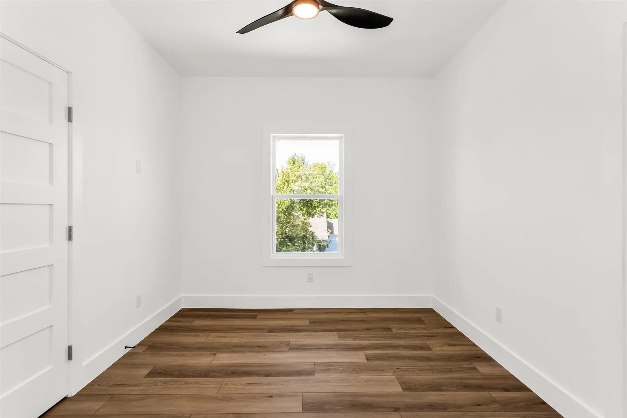 Single Family Residence For Rent in Ellis County , 300 Henry Street, Waxahachie, Texas 75165, 3 Bedroom, 3 Bathroom, Garage spaces, 1,500 Sqft, built in 2026, mls#21405316, Real Estate Agent in Waxahachie, Homes For Rent in Ellis county, Homes For Rent in Waxahachie, Realtor in Waxahachie Texas, Real Estate Brokerage Independent Realty Texas, Luminita Cordes Realtor