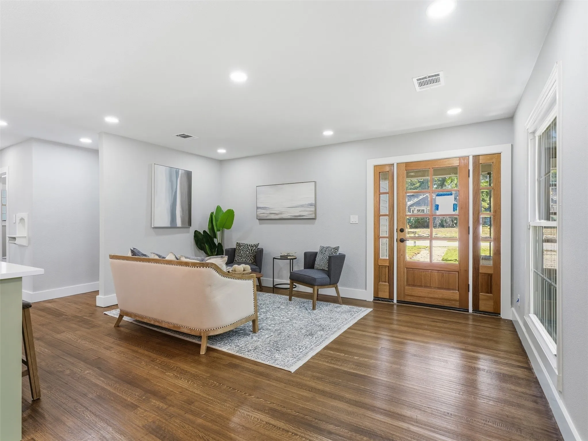 Single Family Residence For Sale in Tarrant County , 4016 Locke Avenue, Fort Worth, Texas 76107, 4 Bedroom, 2 Bathroom, 2 Garage spaces, 1,552 Sqft, built in 1943, mls#21405651, Real Estate Agent in Fort Worth, Homes For Sale in Tarrant county, Homes For Sale in Fort Worth, Realtor in Fort Worth Texas, Real Estate Brokerage Independent Realty Texas, Luminita Cordes Realtor