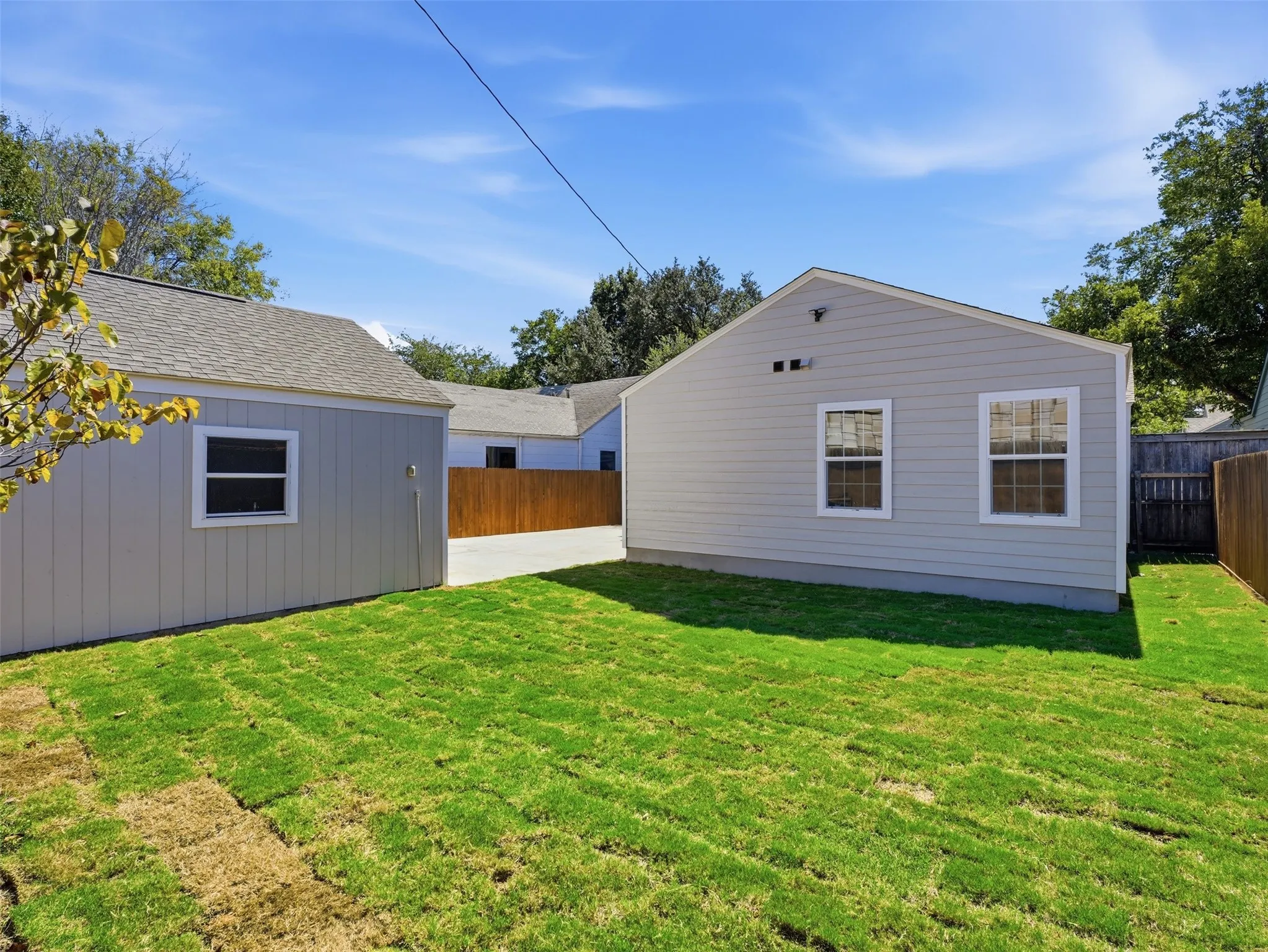Single Family Residence For Sale in Tarrant County , 4016 Locke Avenue, Fort Worth, Texas 76107, 4 Bedroom, 2 Bathroom, 2 Garage spaces, 1,552 Sqft, built in 1943, mls#21405651, Real Estate Agent in Fort Worth, Homes For Sale in Tarrant county, Homes For Sale in Fort Worth, Realtor in Fort Worth Texas, Real Estate Brokerage Independent Realty Texas, Luminita Cordes Realtor
