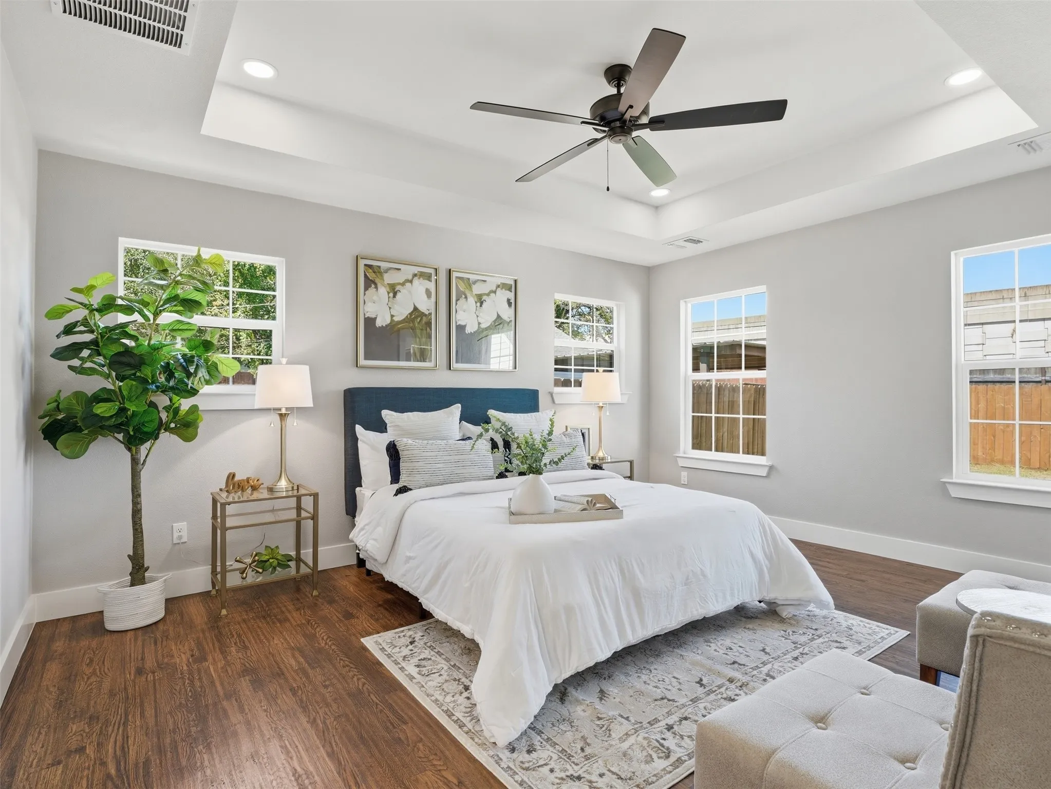 Single Family Residence For Sale in Tarrant County , 4016 Locke Avenue, Fort Worth, Texas 76107, 4 Bedroom, 2 Bathroom, 2 Garage spaces, 1,552 Sqft, built in 1943, mls#21405651, Real Estate Agent in Fort Worth, Homes For Sale in Tarrant county, Homes For Sale in Fort Worth, Realtor in Fort Worth Texas, Real Estate Brokerage Independent Realty Texas, Luminita Cordes Realtor