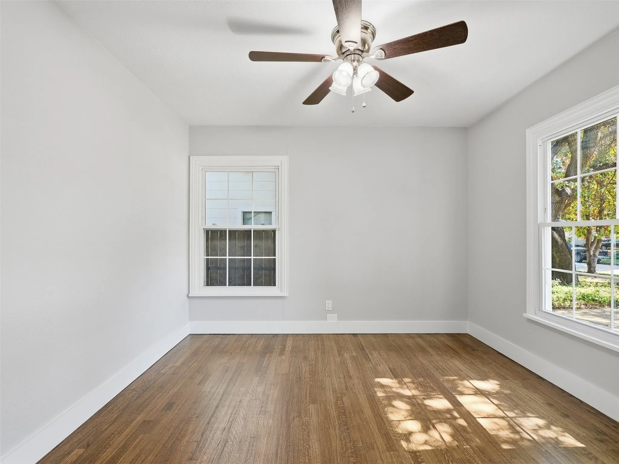 Single Family Residence For Sale in Tarrant County , 4016 Locke Avenue, Fort Worth, Texas 76107, 4 Bedroom, 2 Bathroom, 2 Garage spaces, 1,552 Sqft, built in 1943, mls#21405651, Real Estate Agent in Fort Worth, Homes For Sale in Tarrant county, Homes For Sale in Fort Worth, Realtor in Fort Worth Texas, Real Estate Brokerage Independent Realty Texas, Luminita Cordes Realtor