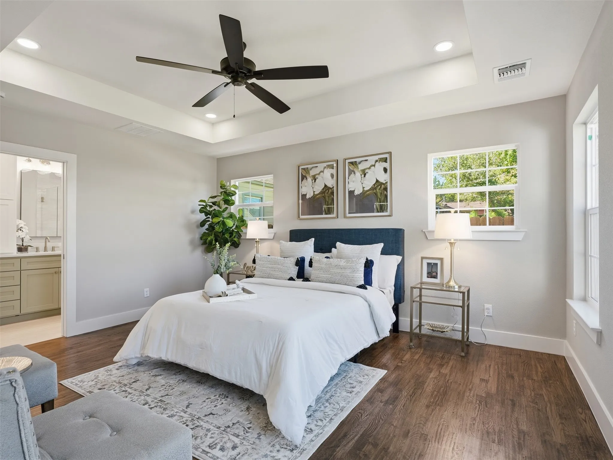 Single Family Residence For Sale in Tarrant County , 4016 Locke Avenue, Fort Worth, Texas 76107, 4 Bedroom, 2 Bathroom, 2 Garage spaces, 1,552 Sqft, built in 1943, mls#21405651, Real Estate Agent in Fort Worth, Homes For Sale in Tarrant county, Homes For Sale in Fort Worth, Realtor in Fort Worth Texas, Real Estate Brokerage Independent Realty Texas, Luminita Cordes Realtor