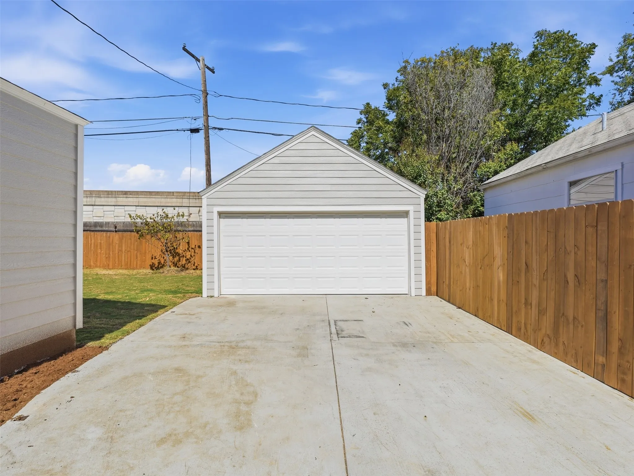 Single Family Residence For Sale in Tarrant County , 4016 Locke Avenue, Fort Worth, Texas 76107, 4 Bedroom, 2 Bathroom, 2 Garage spaces, 1,552 Sqft, built in 1943, mls#21405651, Real Estate Agent in Fort Worth, Homes For Sale in Tarrant county, Homes For Sale in Fort Worth, Realtor in Fort Worth Texas, Real Estate Brokerage Independent Realty Texas, Luminita Cordes Realtor