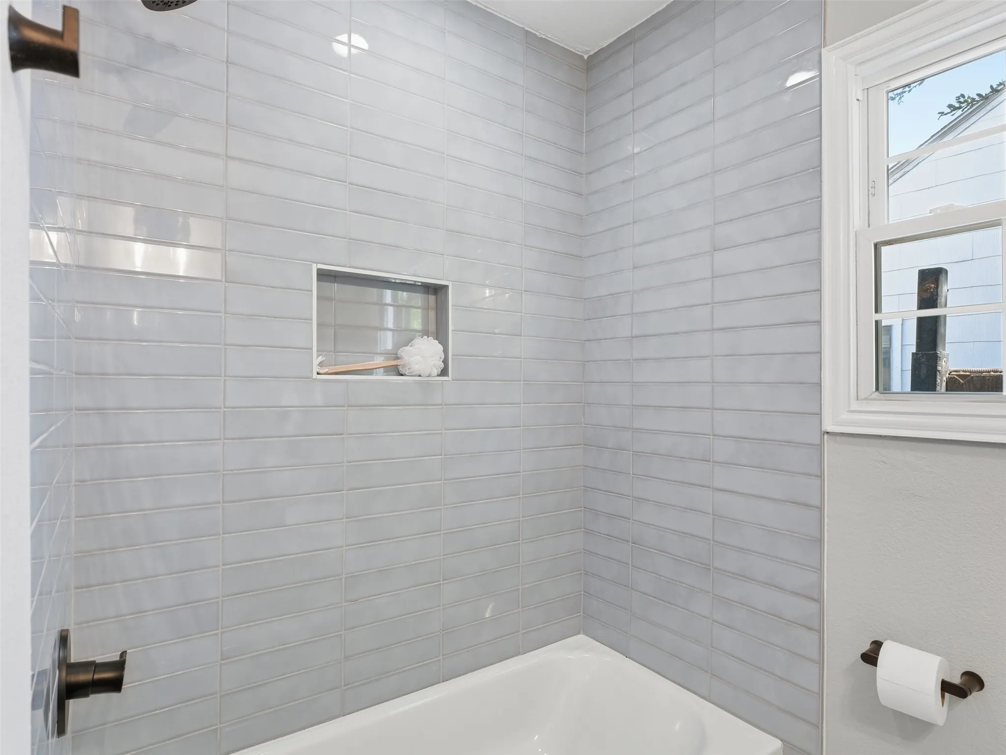 Single Family Residence For Sale in Tarrant County , 4016 Locke Avenue, Fort Worth, Texas 76107, 4 Bedroom, 2 Bathroom, 2 Garage spaces, 1,552 Sqft, built in 1943, mls#21405651, Real Estate Agent in Fort Worth, Homes For Sale in Tarrant county, Homes For Sale in Fort Worth, Realtor in Fort Worth Texas, Real Estate Brokerage Independent Realty Texas, Luminita Cordes Realtor