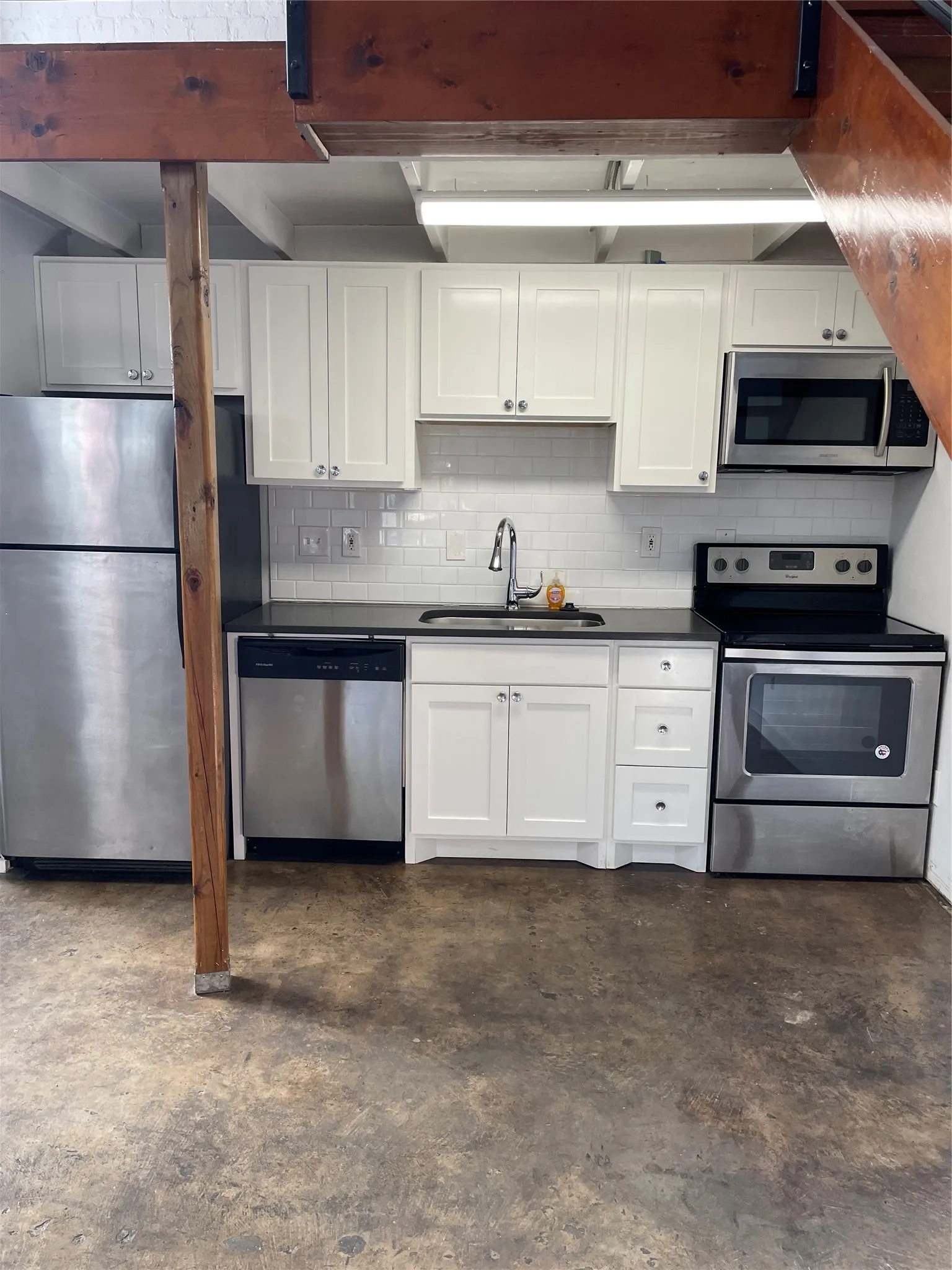 Apartment For Rent in Dallas County , 3129 Ross Avenue 1, Dallas, Texas 75204, 1 Bedroom, 1 Bathroom, Garage spaces, 1,000 Sqft, built in 1945, mls#21406183, Real Estate Agent in Dallas, Homes For Rent in Dallas county, Homes For Rent in Dallas, Realtor in Dallas Texas, Real Estate Brokerage Independent Realty Texas, Luminita Cordes Realtor