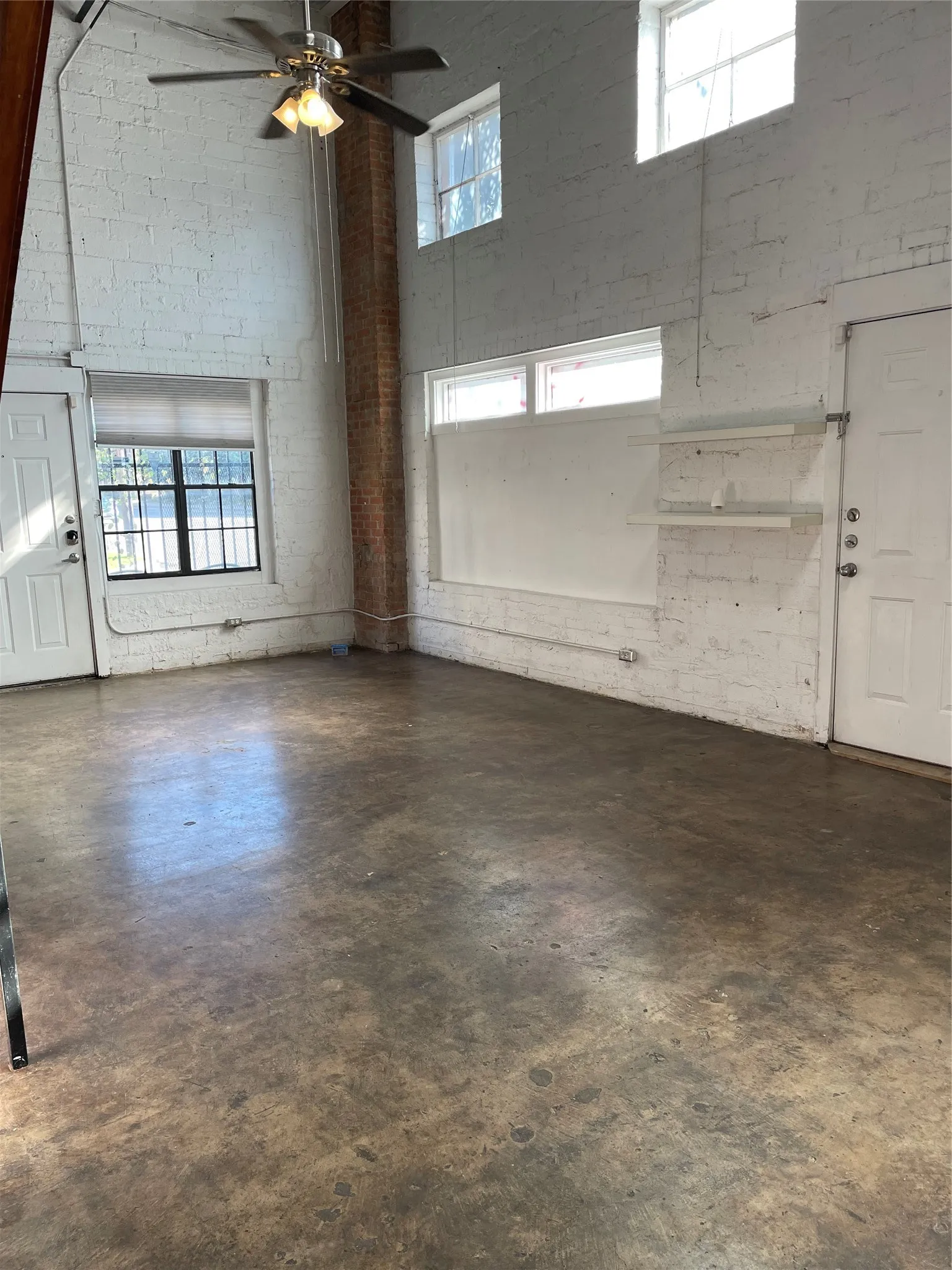 Apartment For Rent in Dallas County , 3129 Ross Avenue 1, Dallas, Texas 75204, 1 Bedroom, 1 Bathroom, Garage spaces, 1,000 Sqft, built in 1945, mls#21406183, Real Estate Agent in Dallas, Homes For Rent in Dallas county, Homes For Rent in Dallas, Realtor in Dallas Texas, Real Estate Brokerage Independent Realty Texas, Luminita Cordes Realtor