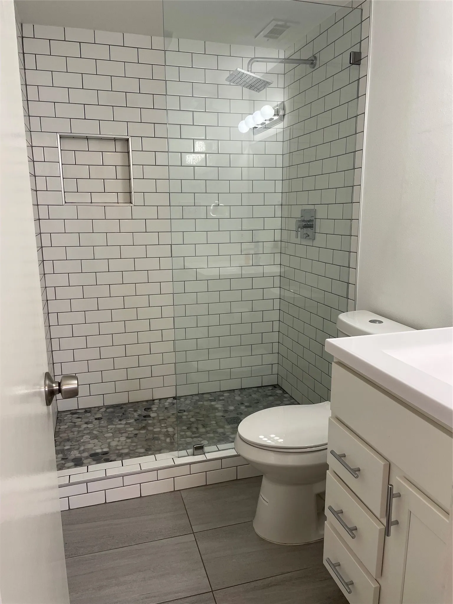 Apartment For Rent in Dallas County , 3129 Ross Avenue 1, Dallas, Texas 75204, 1 Bedroom, 1 Bathroom, Garage spaces, 1,000 Sqft, built in 1945, mls#21406183, Real Estate Agent in Dallas, Homes For Rent in Dallas county, Homes For Rent in Dallas, Realtor in Dallas Texas, Real Estate Brokerage Independent Realty Texas, Luminita Cordes Realtor