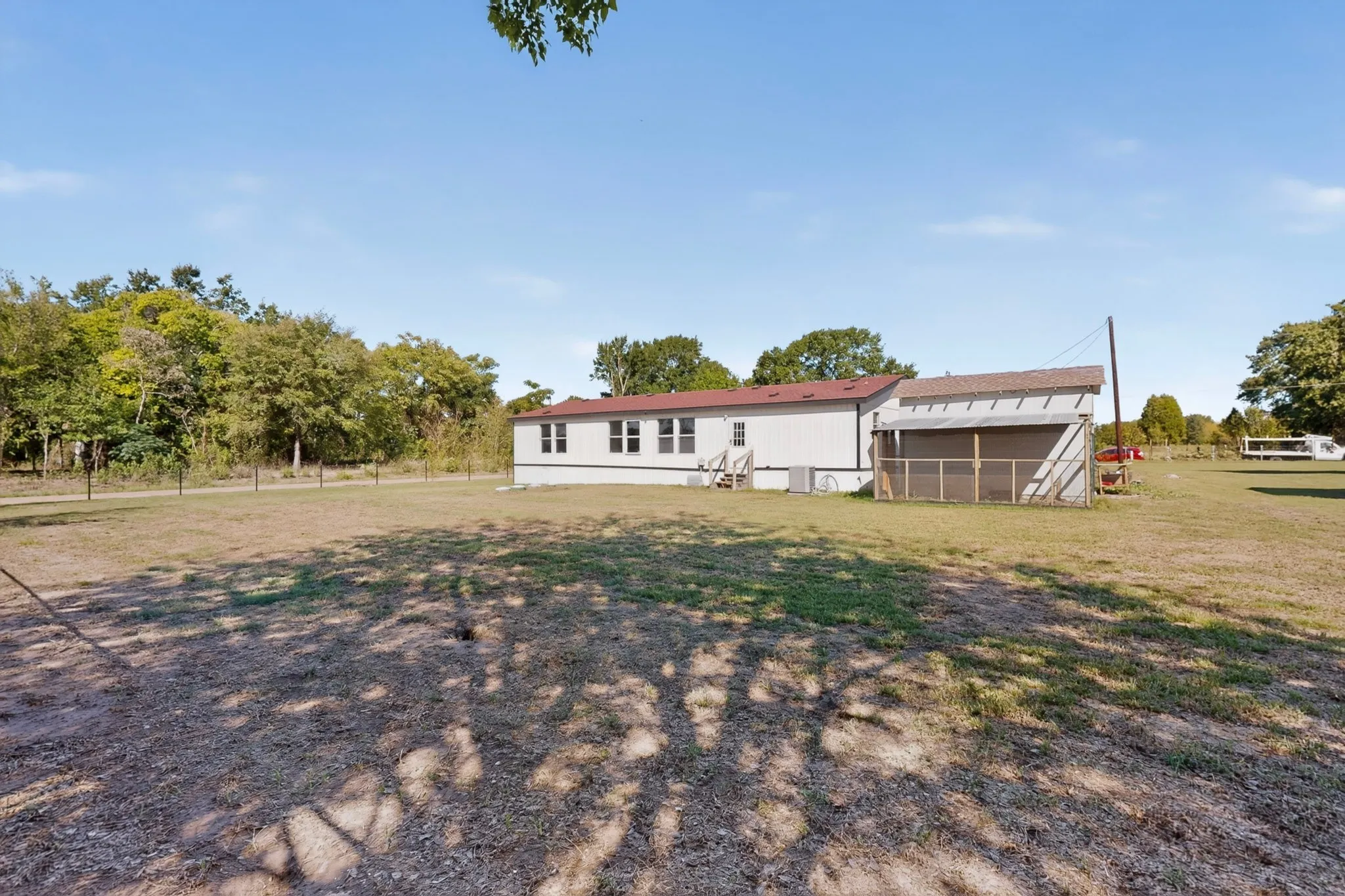 Manufactured Home For Sale in Henderson County , 15825 Wingham Road, Caney City, Texas 75148, 4 Bedroom, 2 Bathroom, Garage spaces, 1,680 Sqft, built in 2006, mls#21406155, Real Estate Agent in Caney City, Homes For Sale in Henderson county, Homes For Sale in Caney City, Realtor in Caney City Texas, Real Estate Brokerage Independent Realty Texas, Luminita Cordes Realtor