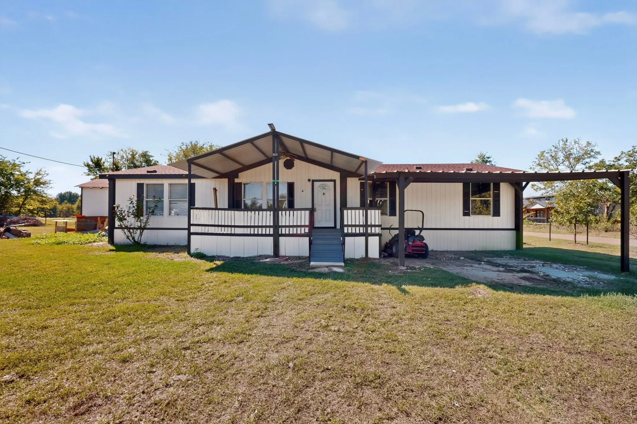 Manufactured Home For Sale in Henderson County , 15825 Wingham Road, Caney City, Texas 75148, 4 Bedroom, 2 Bathroom, Garage spaces, 1,680 Sqft, built in 2006, mls#21406155, Real Estate Agent in Caney City, Homes For Sale in Henderson county, Homes For Sale in Caney City, Realtor in Caney City Texas, Real Estate Brokerage Independent Realty Texas, Luminita Cordes Realtor