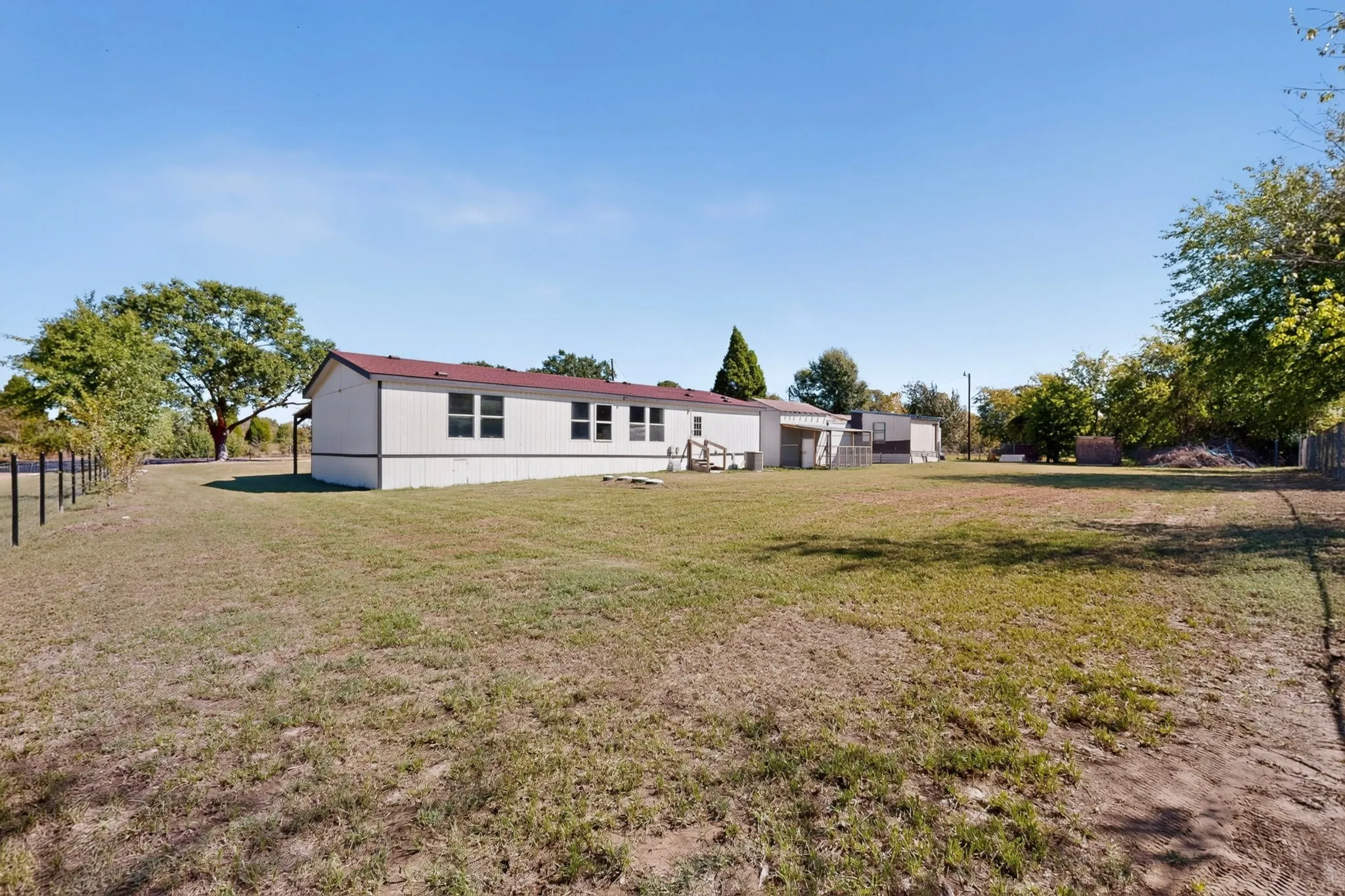 Manufactured Home For Sale in Henderson County , 15825 Wingham Road, Caney City, Texas 75148, 4 Bedroom, 2 Bathroom, Garage spaces, 1,680 Sqft, built in 2006, mls#21406155, Real Estate Agent in Caney City, Homes For Sale in Henderson county, Homes For Sale in Caney City, Realtor in Caney City Texas, Real Estate Brokerage Independent Realty Texas, Luminita Cordes Realtor