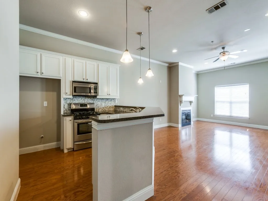 Townhouse For Rent in Collin County , 1620 Carpenter Drive, Plano, Texas 75074, 3 Bedroom, 3 Bathroom, 2 Garage spaces, 2,279 Sqft, built in 2009, mls#21406186, Real Estate Agent in Plano, Homes For Rent in Collin county, Homes For Rent in Plano, Realtor in Plano Texas, Real Estate Brokerage Independent Realty Texas, Luminita Cordes Realtor