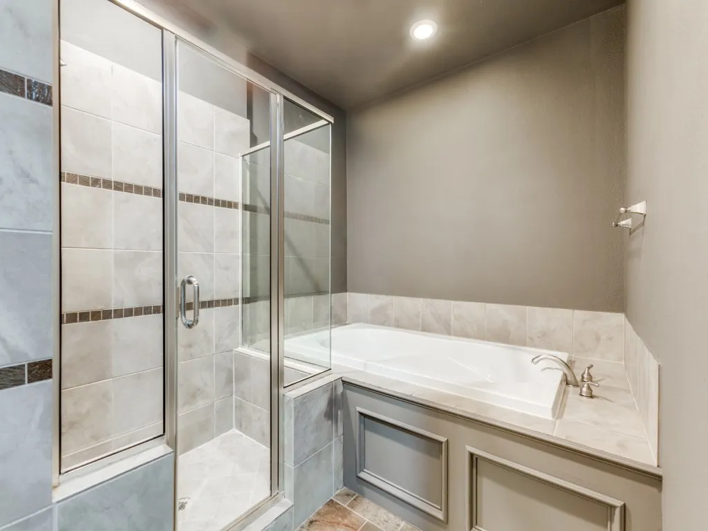 Townhouse For Rent in Collin County , 1620 Carpenter Drive, Plano, Texas 75074, 3 Bedroom, 3 Bathroom, 2 Garage spaces, 2,279 Sqft, built in 2009, mls#21406186, Real Estate Agent in Plano, Homes For Rent in Collin county, Homes For Rent in Plano, Realtor in Plano Texas, Real Estate Brokerage Independent Realty Texas, Luminita Cordes Realtor