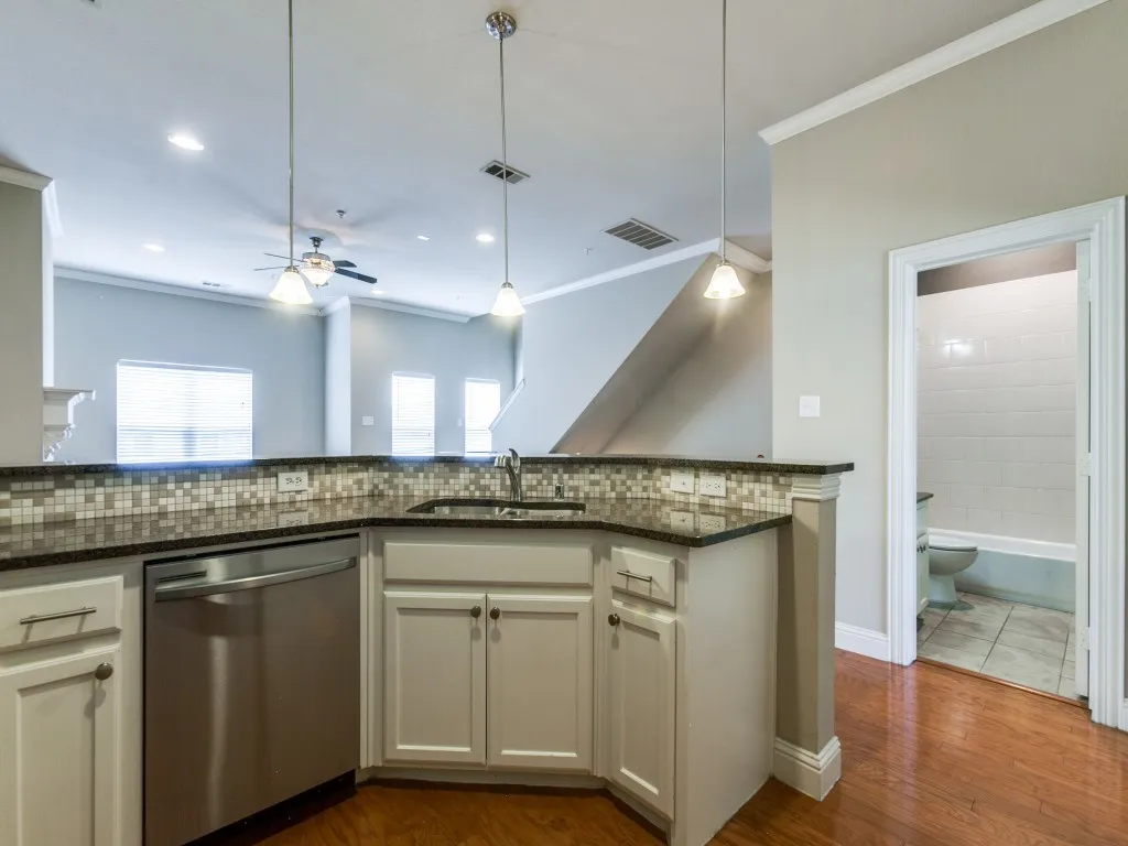 Townhouse For Rent in Collin County , 1620 Carpenter Drive, Plano, Texas 75074, 3 Bedroom, 3 Bathroom, 2 Garage spaces, 2,279 Sqft, built in 2009, mls#21406186, Real Estate Agent in Plano, Homes For Rent in Collin county, Homes For Rent in Plano, Realtor in Plano Texas, Real Estate Brokerage Independent Realty Texas, Luminita Cordes Realtor