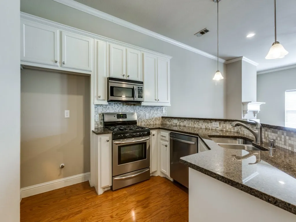 Townhouse For Rent in Collin County , 1620 Carpenter Drive, Plano, Texas 75074, 3 Bedroom, 3 Bathroom, 2 Garage spaces, 2,279 Sqft, built in 2009, mls#21406186, Real Estate Agent in Plano, Homes For Rent in Collin county, Homes For Rent in Plano, Realtor in Plano Texas, Real Estate Brokerage Independent Realty Texas, Luminita Cordes Realtor