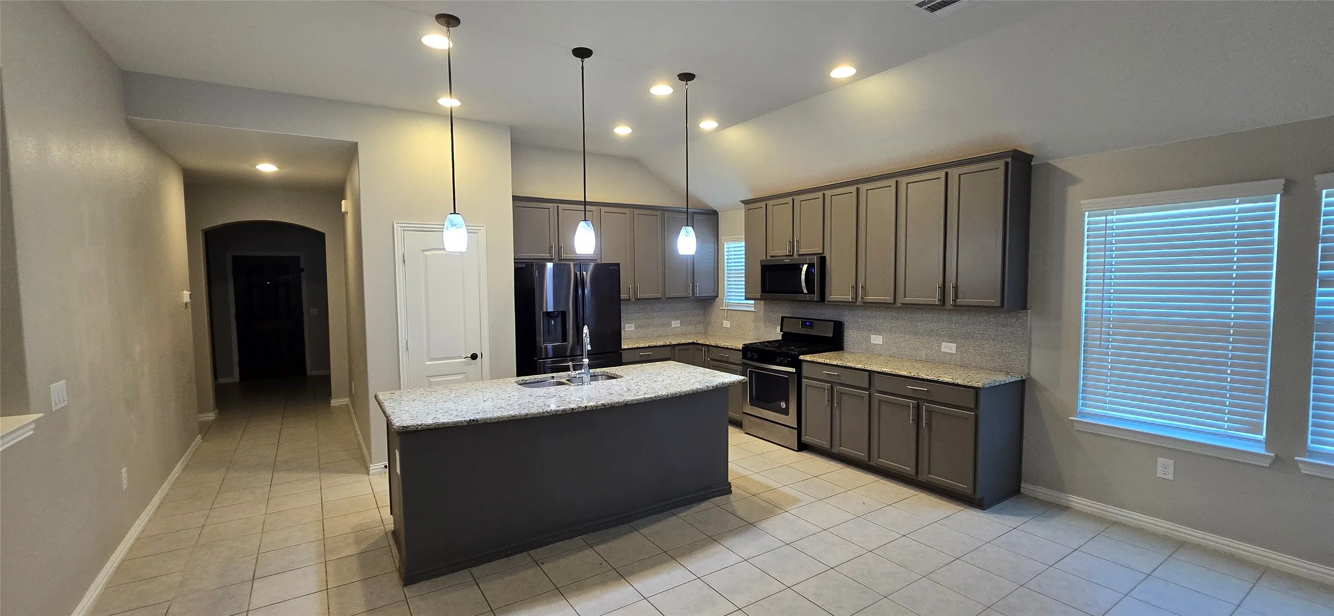 Single Family Residence For Sale in Johnson County , 2516 Linwood Drive, Mansfield, Texas 76084, 4 Bedroom, 2 Bathroom, 2 Garage spaces, 1,965 Sqft, built in 2018, mls#21406035, Real Estate Agent in Mansfield, Homes For Sale in Johnson county, Homes For Sale in Mansfield, Realtor in Mansfield Texas, Real Estate Brokerage Independent Realty Texas, Luminita Cordes Realtor