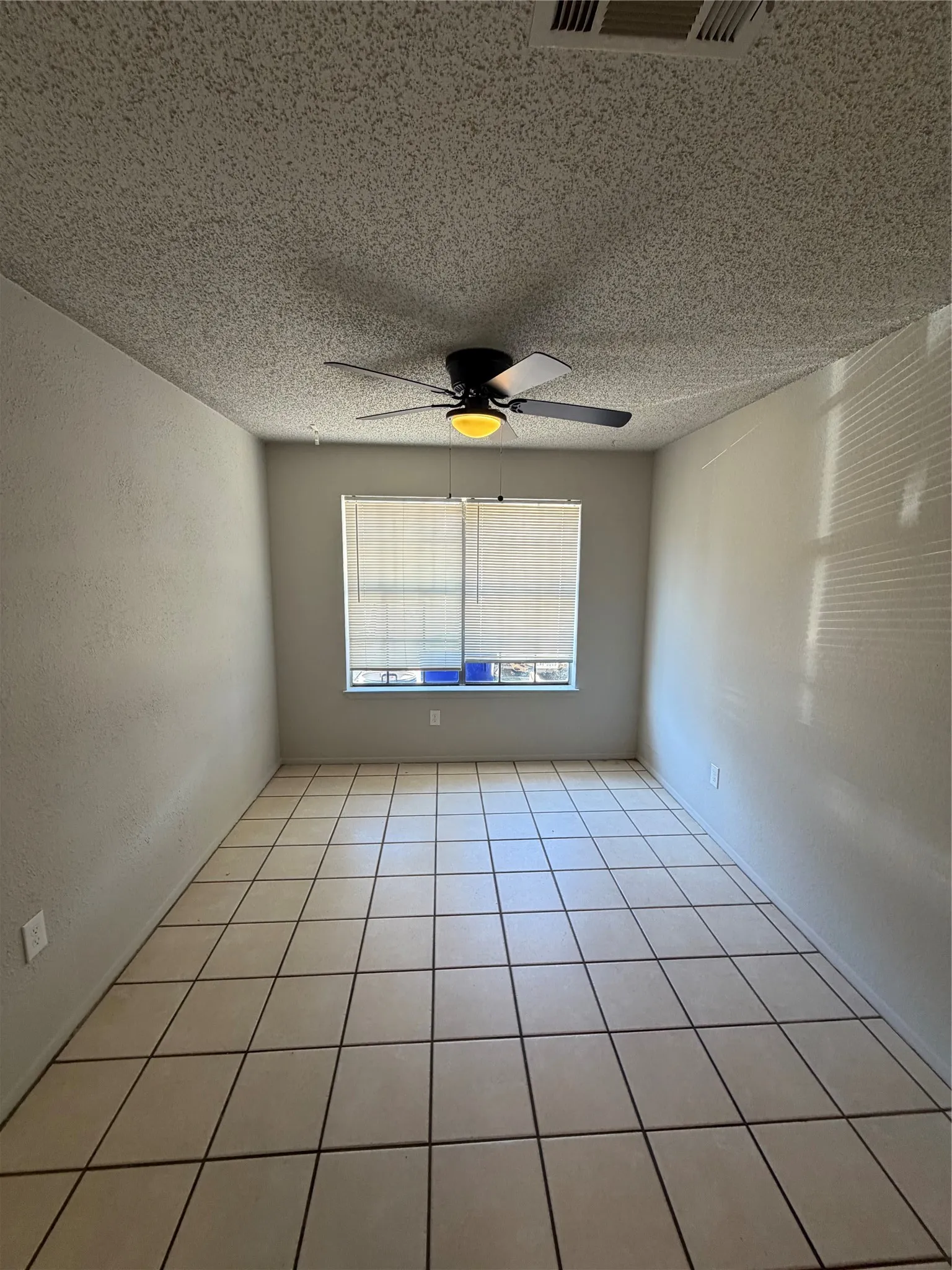 Duplex For Rent in Tarrant County , 201 S Kenney Street A, Kennedale, Texas 76060, 3 Bedroom, 2 Bathroom, Garage spaces, 1,211 Sqft, built in 1985, mls#21405584, Real Estate Agent in Kennedale, Homes For Rent in Tarrant county, Homes For Rent in Kennedale, Realtor in Kennedale Texas, Real Estate Brokerage Independent Realty Texas, Luminita Cordes Realtor