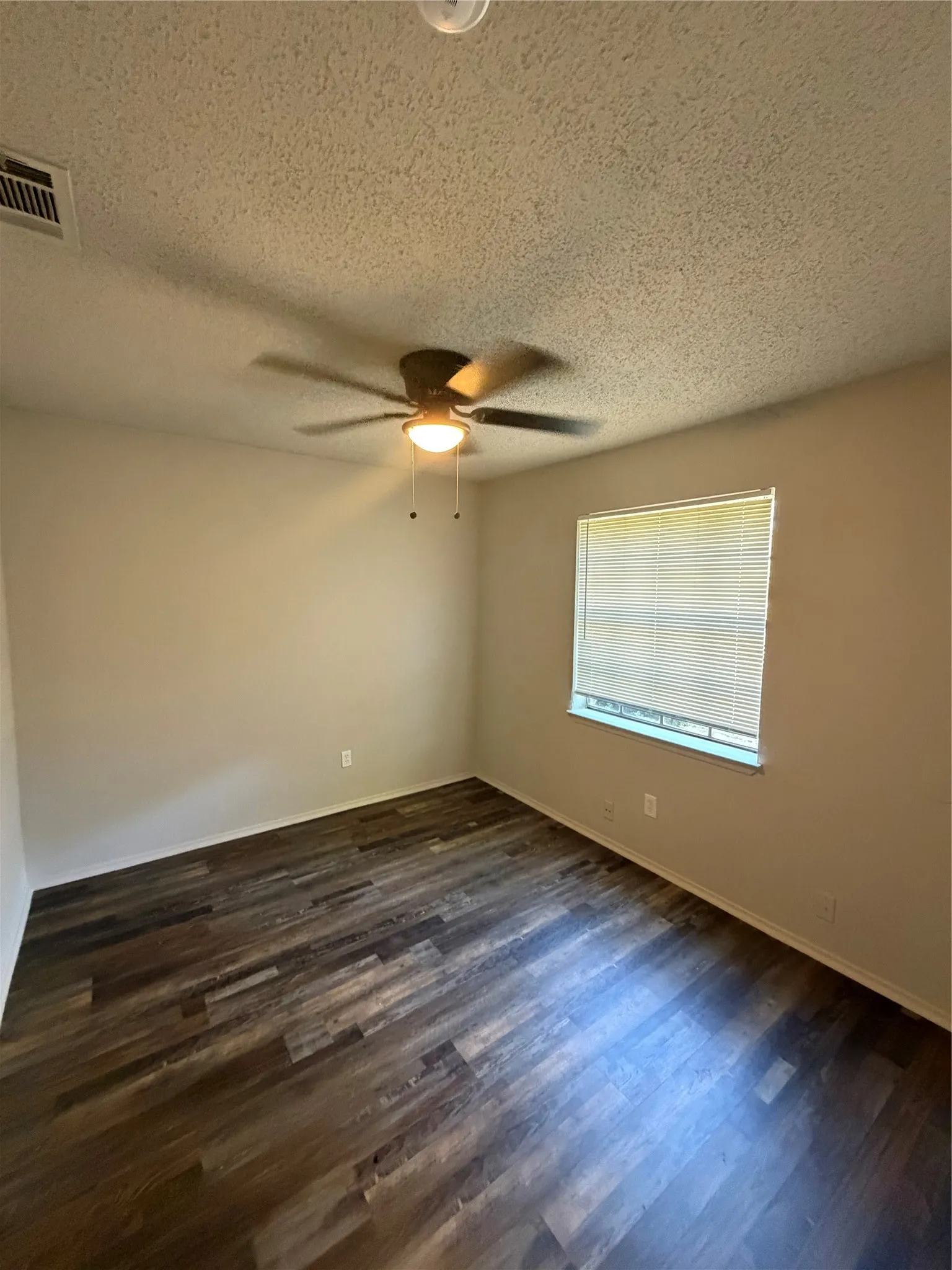 Duplex For Rent in Tarrant County , 201 S Kenney Street A, Kennedale, Texas 76060, 3 Bedroom, 2 Bathroom, Garage spaces, 1,211 Sqft, built in 1985, mls#21405584, Real Estate Agent in Kennedale, Homes For Rent in Tarrant county, Homes For Rent in Kennedale, Realtor in Kennedale Texas, Real Estate Brokerage Independent Realty Texas, Luminita Cordes Realtor