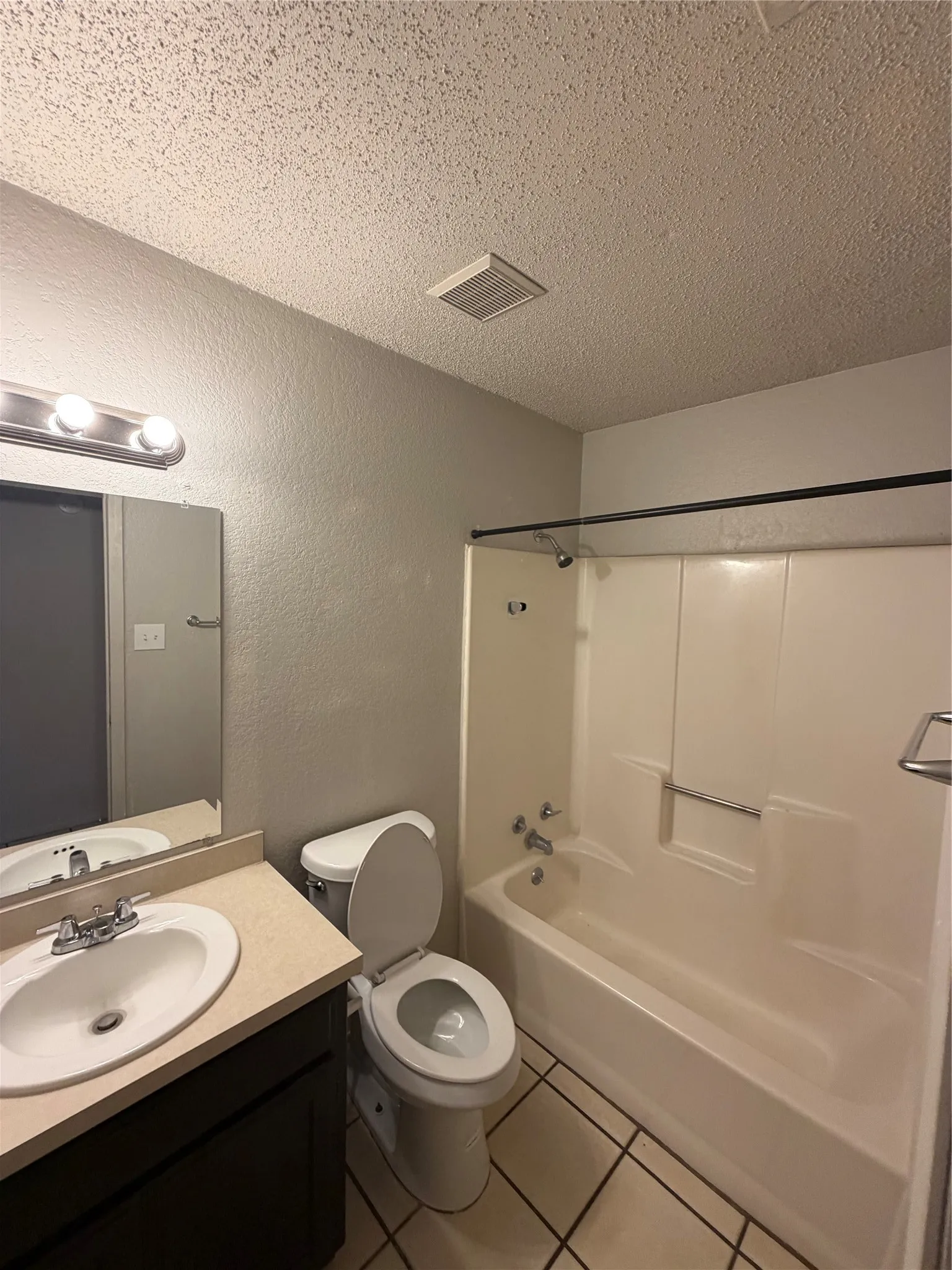 Duplex For Rent in Tarrant County , 201 S Kenney Street A, Kennedale, Texas 76060, 3 Bedroom, 2 Bathroom, Garage spaces, 1,211 Sqft, built in 1985, mls#21405584, Real Estate Agent in Kennedale, Homes For Rent in Tarrant county, Homes For Rent in Kennedale, Realtor in Kennedale Texas, Real Estate Brokerage Independent Realty Texas, Luminita Cordes Realtor