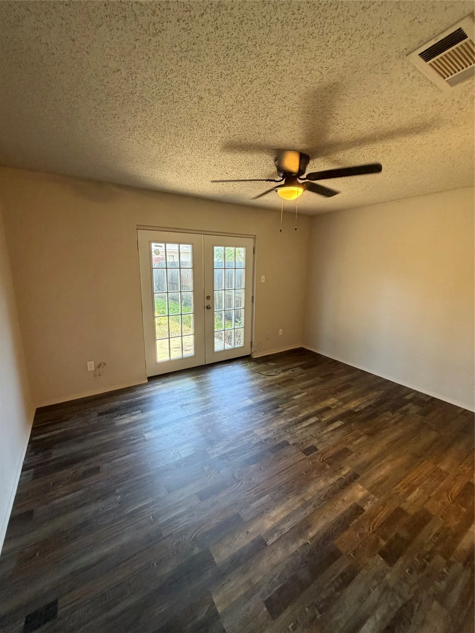 Duplex For Rent in Tarrant County , 201 S Kenney Street A, Kennedale, Texas 76060, 3 Bedroom, 2 Bathroom, Garage spaces, 1,211 Sqft, built in 1985, mls#21405584, Real Estate Agent in Kennedale, Homes For Rent in Tarrant county, Homes For Rent in Kennedale, Realtor in Kennedale Texas, Real Estate Brokerage Independent Realty Texas, Luminita Cordes Realtor