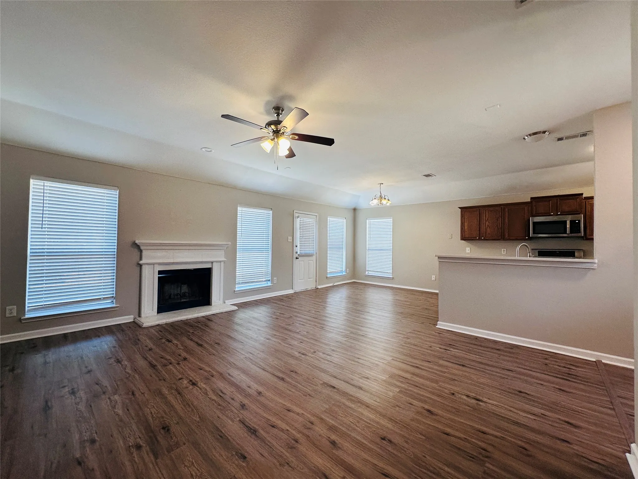 Single Family Residence For Sale in Dallas County , 7513 Bryn Mawr Drive, Rowlett, Texas 75089, 3 Bedroom, 2 Bathroom, 2 Garage spaces, 1,404 Sqft, built in 1998, mls#21405016, Real Estate Agent in Rowlett, Homes For Sale in Dallas county, Homes For Sale in Rowlett, Realtor in Rowlett Texas, Real Estate Brokerage Independent Realty Texas, Luminita Cordes Realtor
