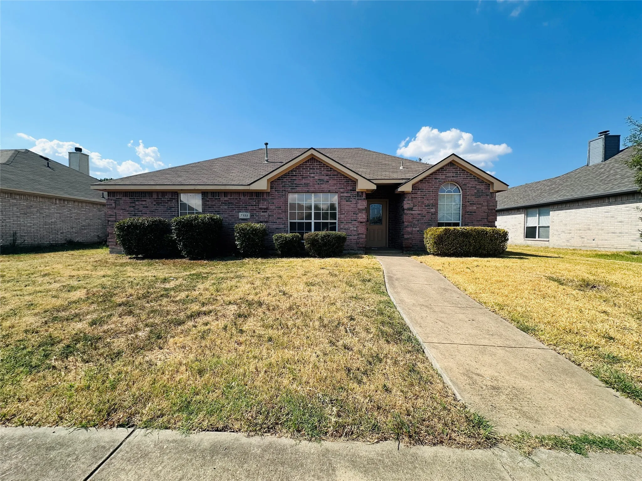 Single Family Residence For Sale in Dallas County , 7513 Bryn Mawr Drive, Rowlett, Texas 75089, 3 Bedroom, 2 Bathroom, 2 Garage spaces, 1,404 Sqft, built in 1998, mls#21405016, Real Estate Agent in Rowlett, Homes For Sale in Dallas county, Homes For Sale in Rowlett, Realtor in Rowlett Texas, Real Estate Brokerage Independent Realty Texas, Luminita Cordes Realtor