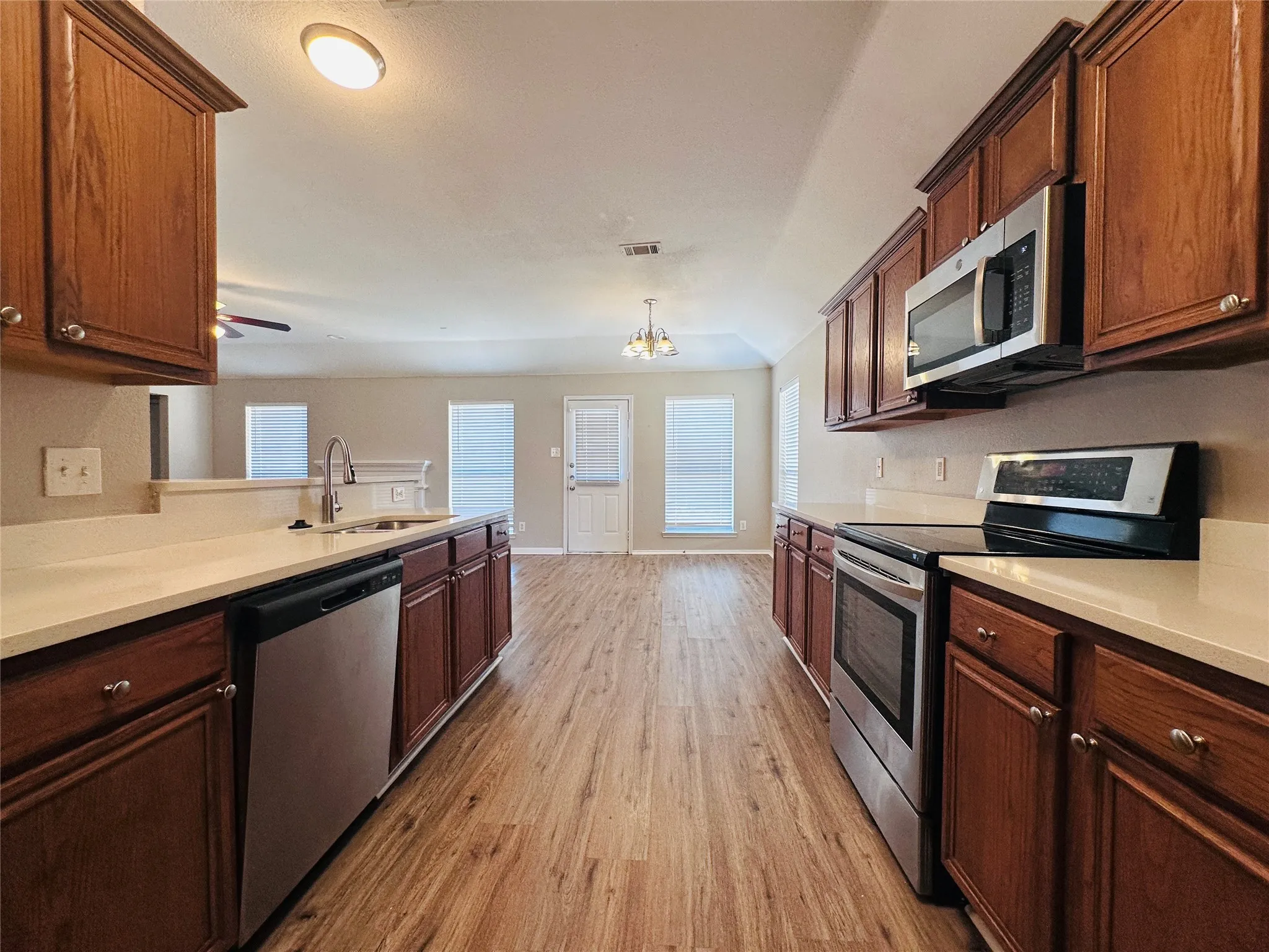 Single Family Residence For Sale in Dallas County , 7513 Bryn Mawr Drive, Rowlett, Texas 75089, 3 Bedroom, 2 Bathroom, 2 Garage spaces, 1,404 Sqft, built in 1998, mls#21405016, Real Estate Agent in Rowlett, Homes For Sale in Dallas county, Homes For Sale in Rowlett, Realtor in Rowlett Texas, Real Estate Brokerage Independent Realty Texas, Luminita Cordes Realtor