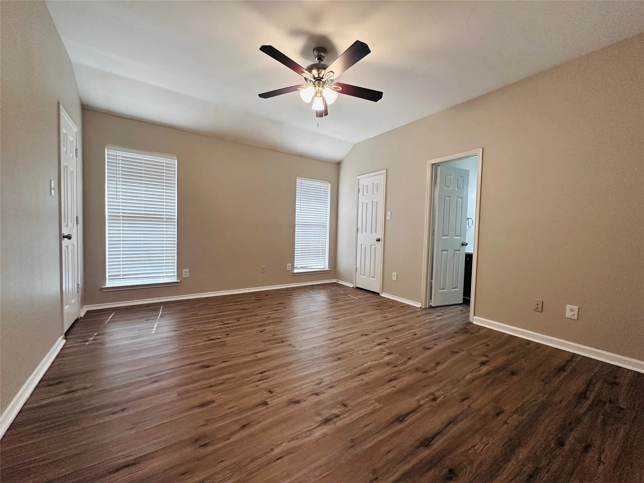 Single Family Residence For Sale in Dallas County , 7513 Bryn Mawr Drive, Rowlett, Texas 75089, 3 Bedroom, 2 Bathroom, 2 Garage spaces, 1,404 Sqft, built in 1998, mls#21405016, Real Estate Agent in Rowlett, Homes For Sale in Dallas county, Homes For Sale in Rowlett, Realtor in Rowlett Texas, Real Estate Brokerage Independent Realty Texas, Luminita Cordes Realtor