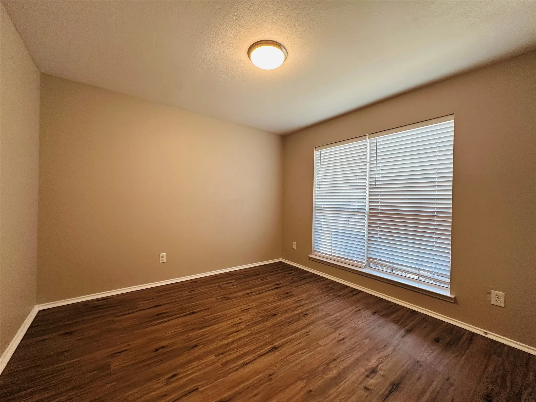 Single Family Residence For Sale in Dallas County , 7513 Bryn Mawr Drive, Rowlett, Texas 75089, 3 Bedroom, 2 Bathroom, 2 Garage spaces, 1,404 Sqft, built in 1998, mls#21405016, Real Estate Agent in Rowlett, Homes For Sale in Dallas county, Homes For Sale in Rowlett, Realtor in Rowlett Texas, Real Estate Brokerage Independent Realty Texas, Luminita Cordes Realtor