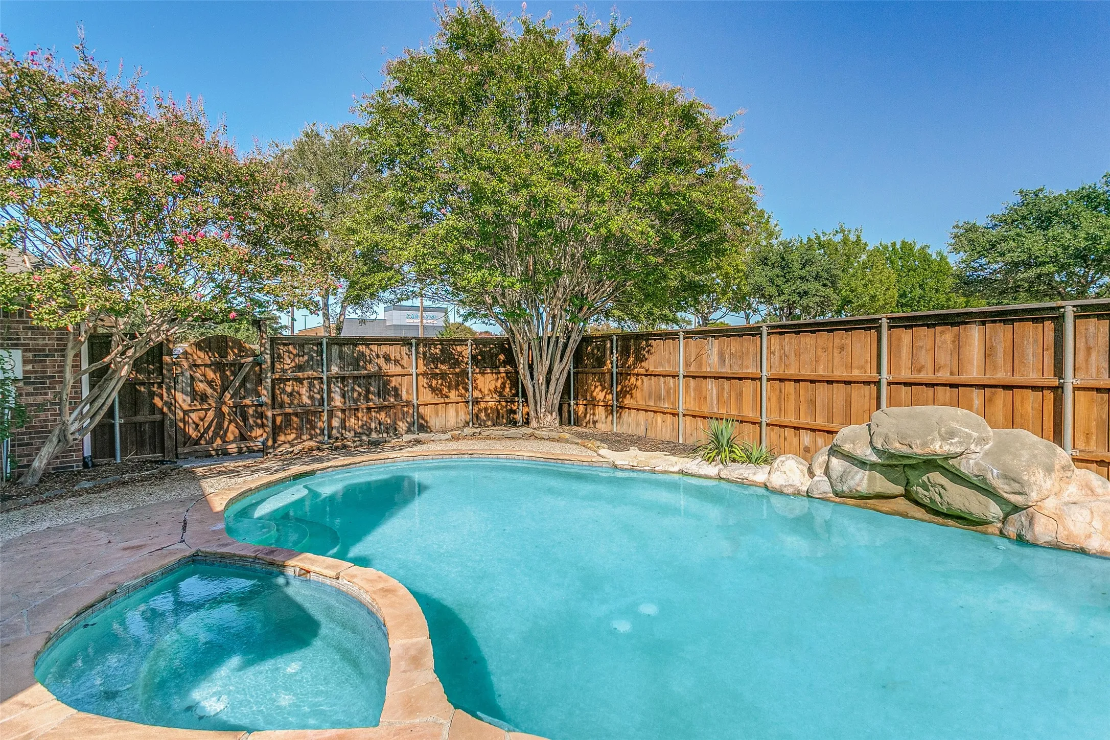 Single Family Residence For Sale in Collin County , 101 Fontana Court, Allen, Texas 75013, 3 Bedroom, 3 Bathroom, 2 Garage spaces, 2,197 Sqft, built in 1996, mls#21405579, Real Estate Agent in Allen, Homes For Sale in Collin county, Homes For Sale in Allen, Realtor in Allen Texas, Real Estate Brokerage Independent Realty Texas, Luminita Cordes Realtor